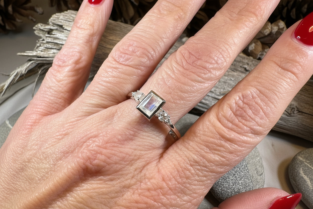 Anja Moonstone Ring