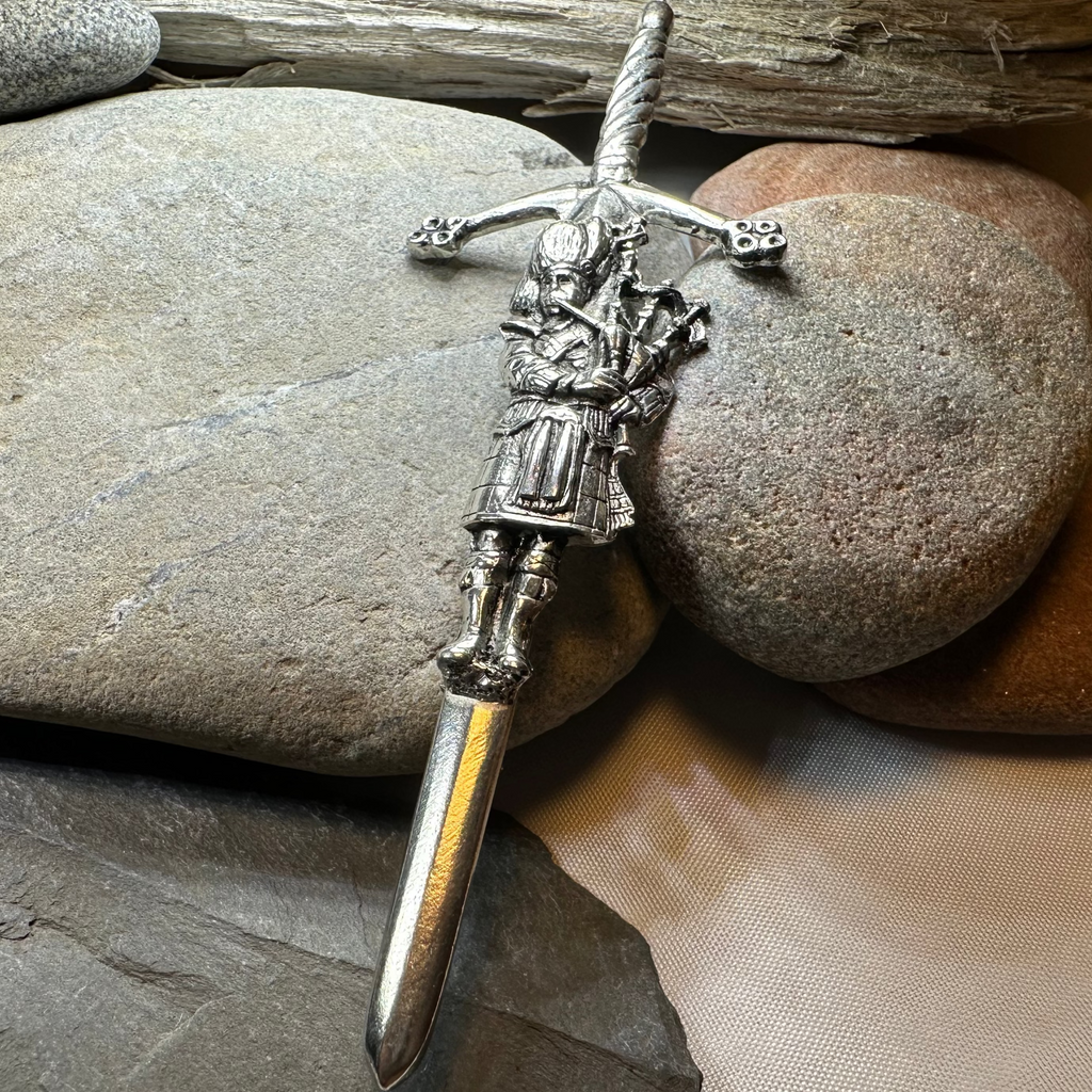 Highland Bagpiper Kilt Pin