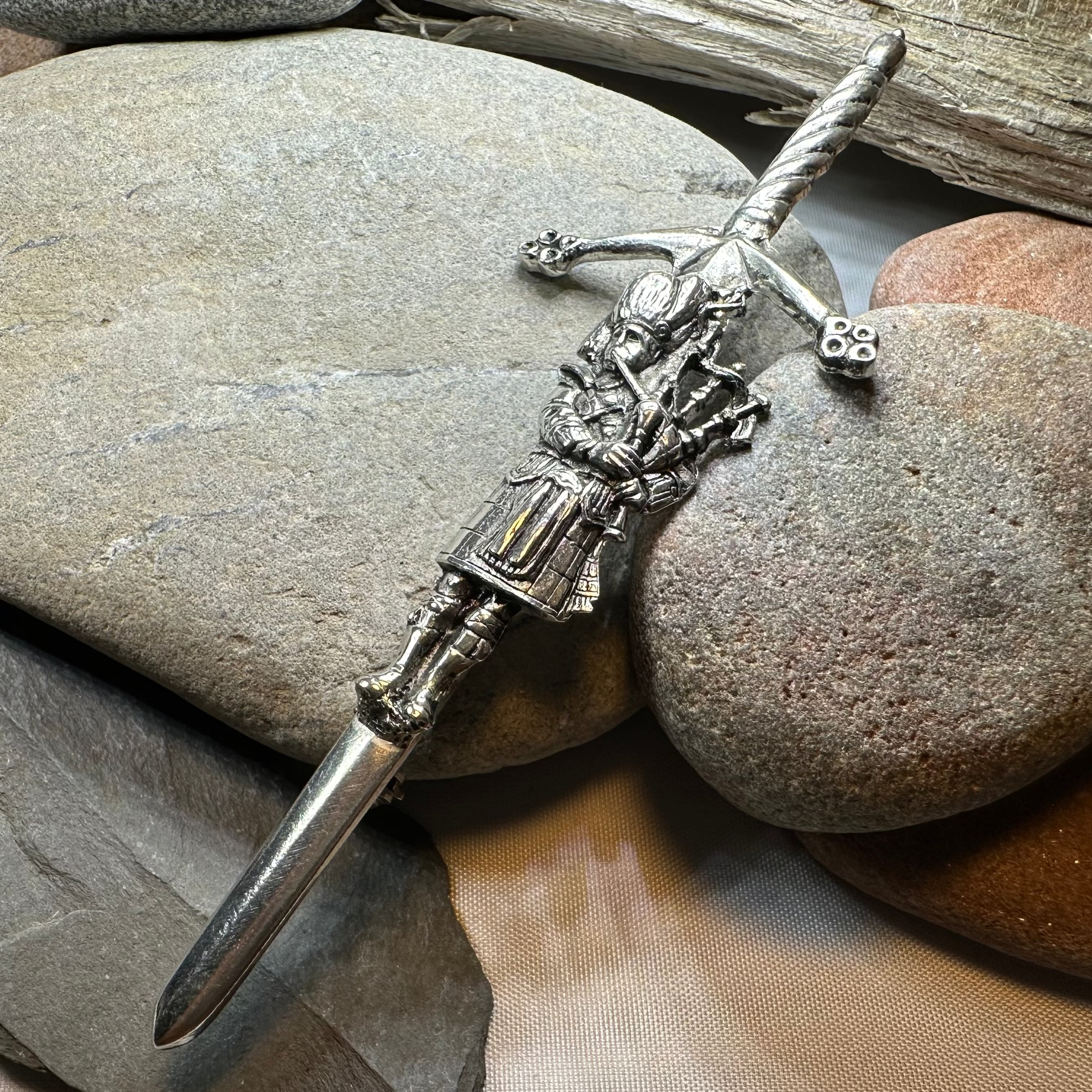 Highland Bagpiper Kilt Pin