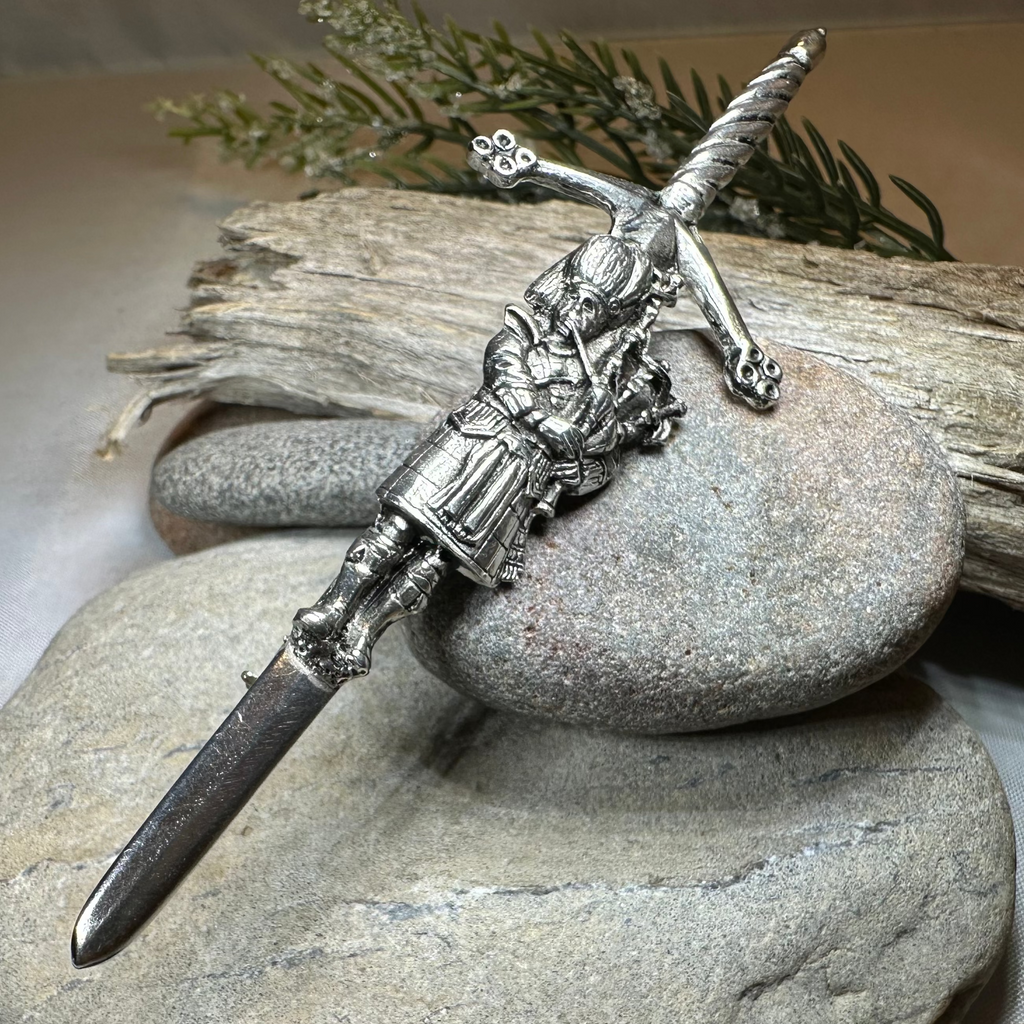 Highland Bagpiper Kilt Pin