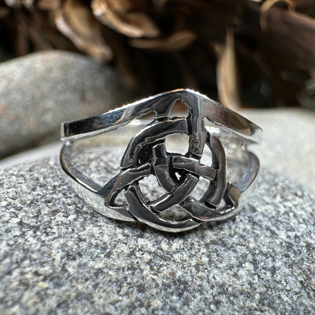 Dainty Little Celtic Ring