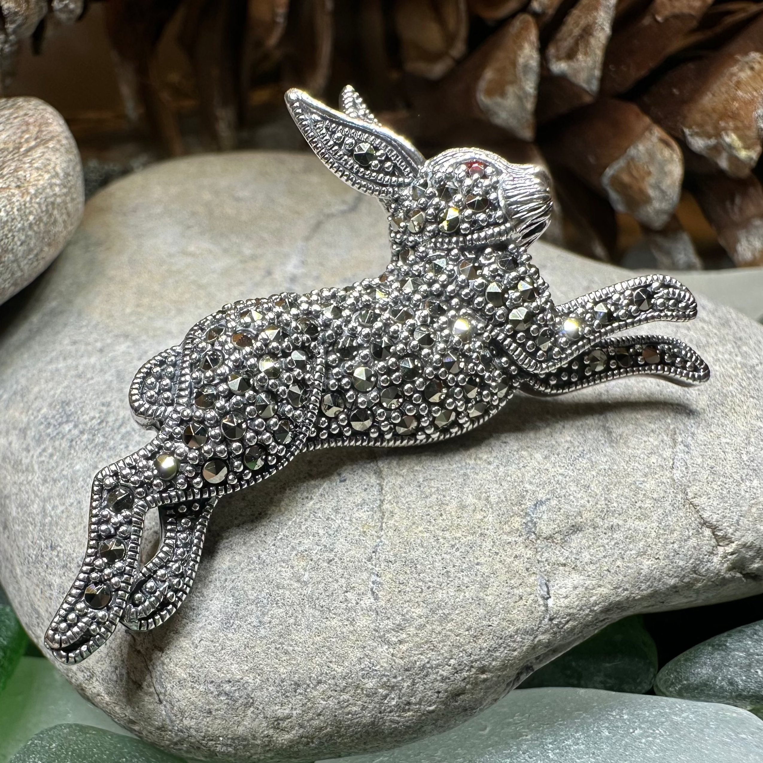Coinín Marcasite Rabbit Brooch in Sterling Silver