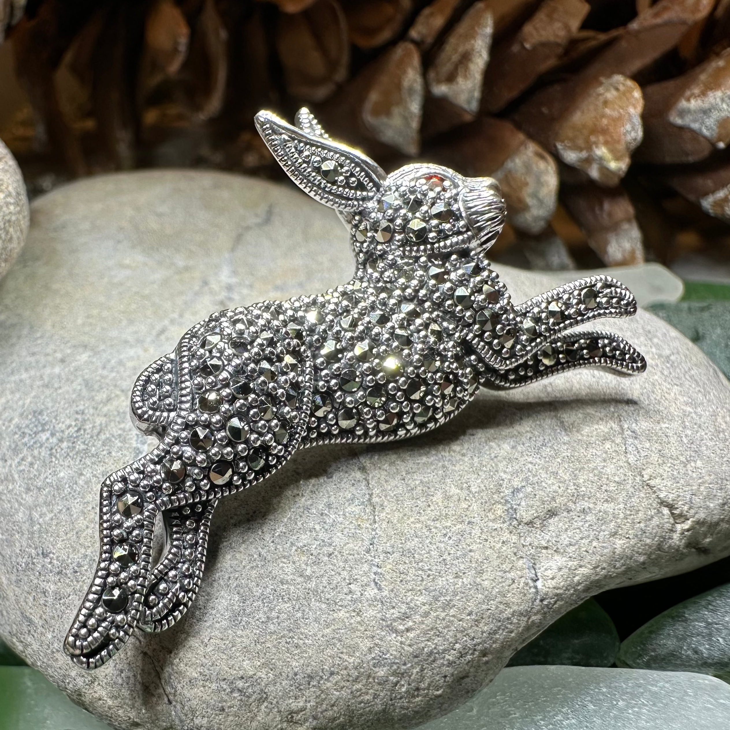 Coinín Marcasite Rabbit Brooch in Sterling Silver