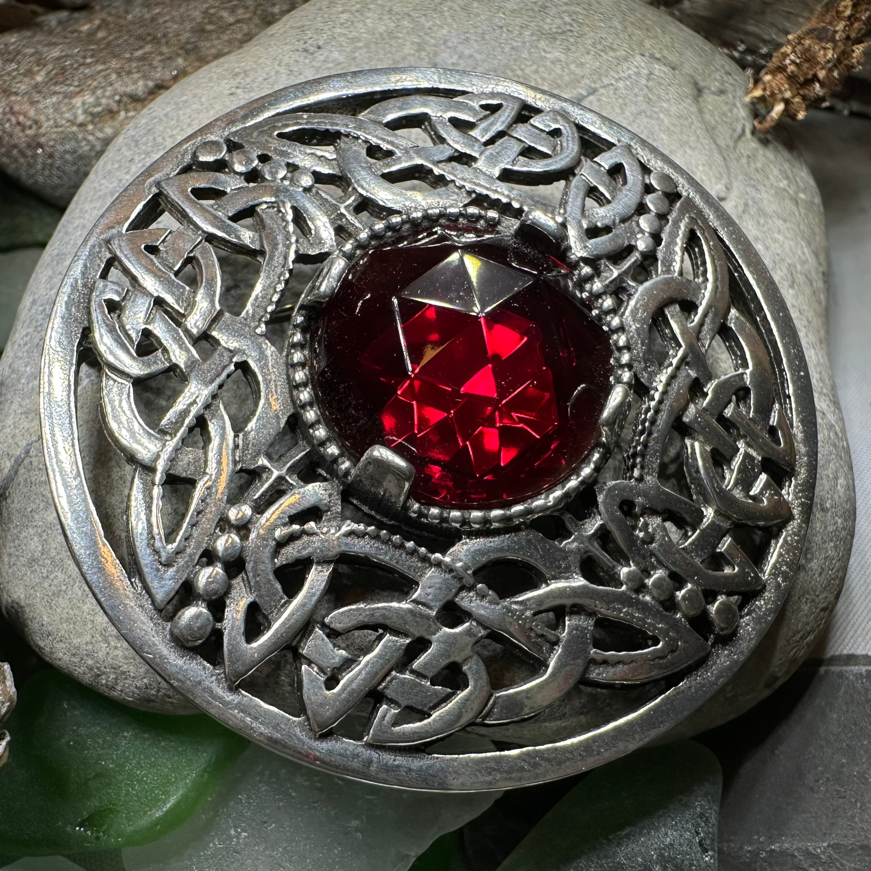 Cruithne Celtic Knot Brooch