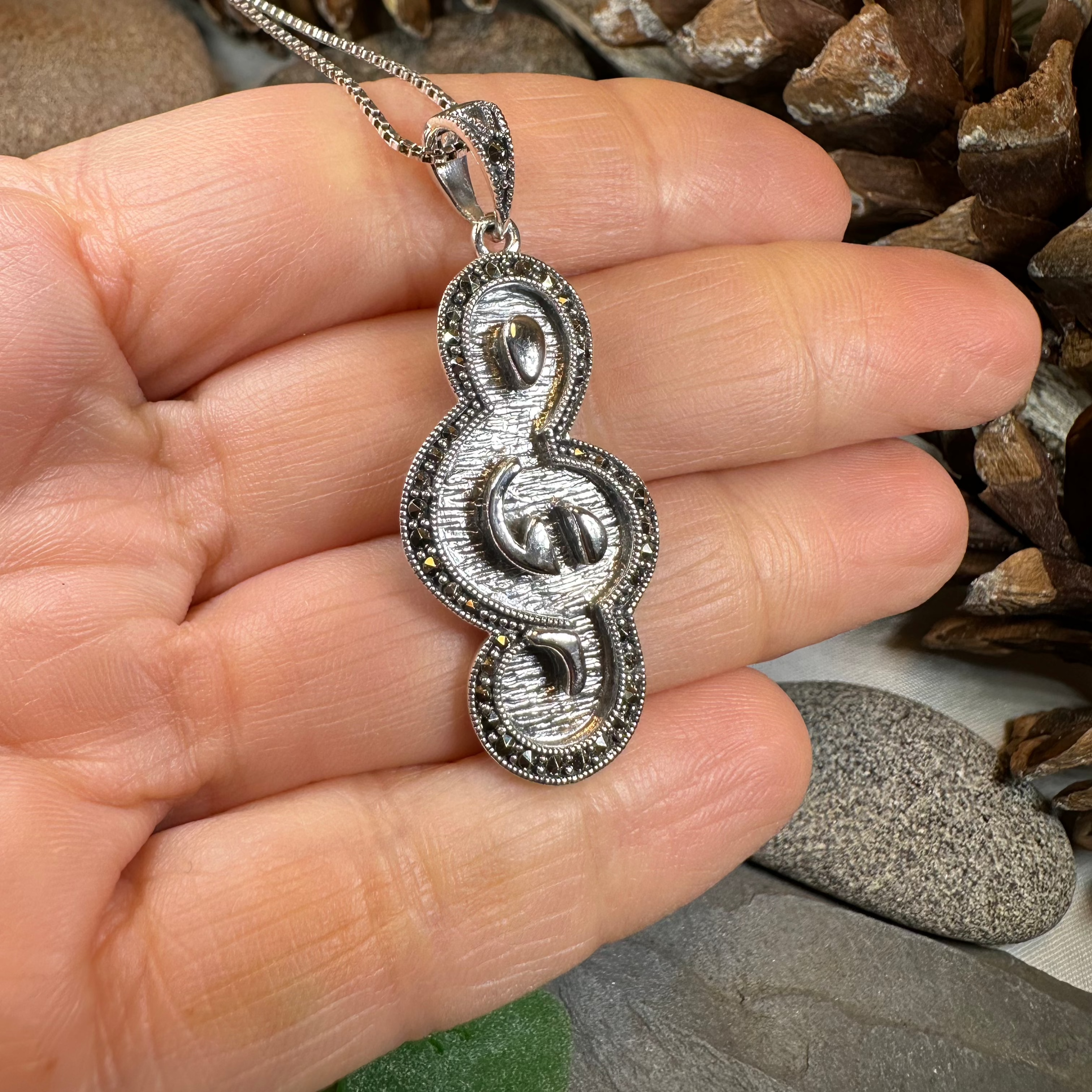 Crescendo Music Note Necklace