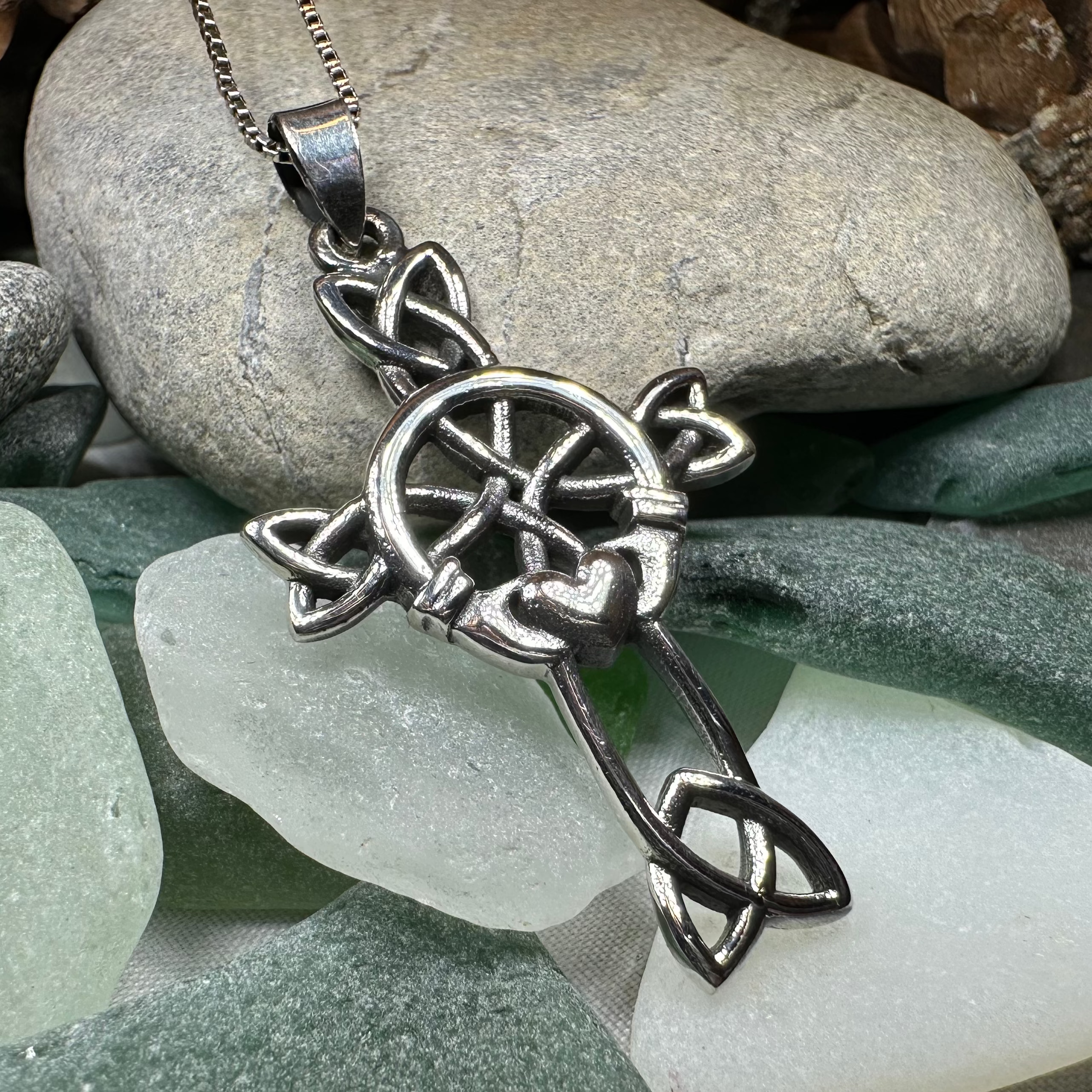 Mo Ghrá Claddagh Celtic Cross