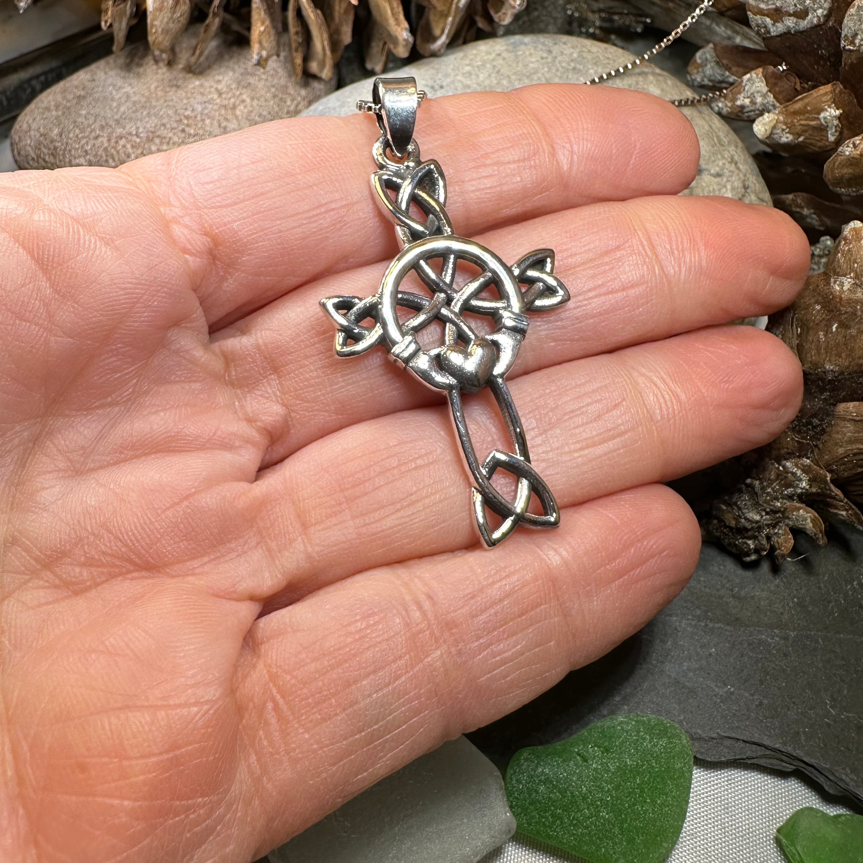 Mo Ghrá Claddagh Celtic Cross