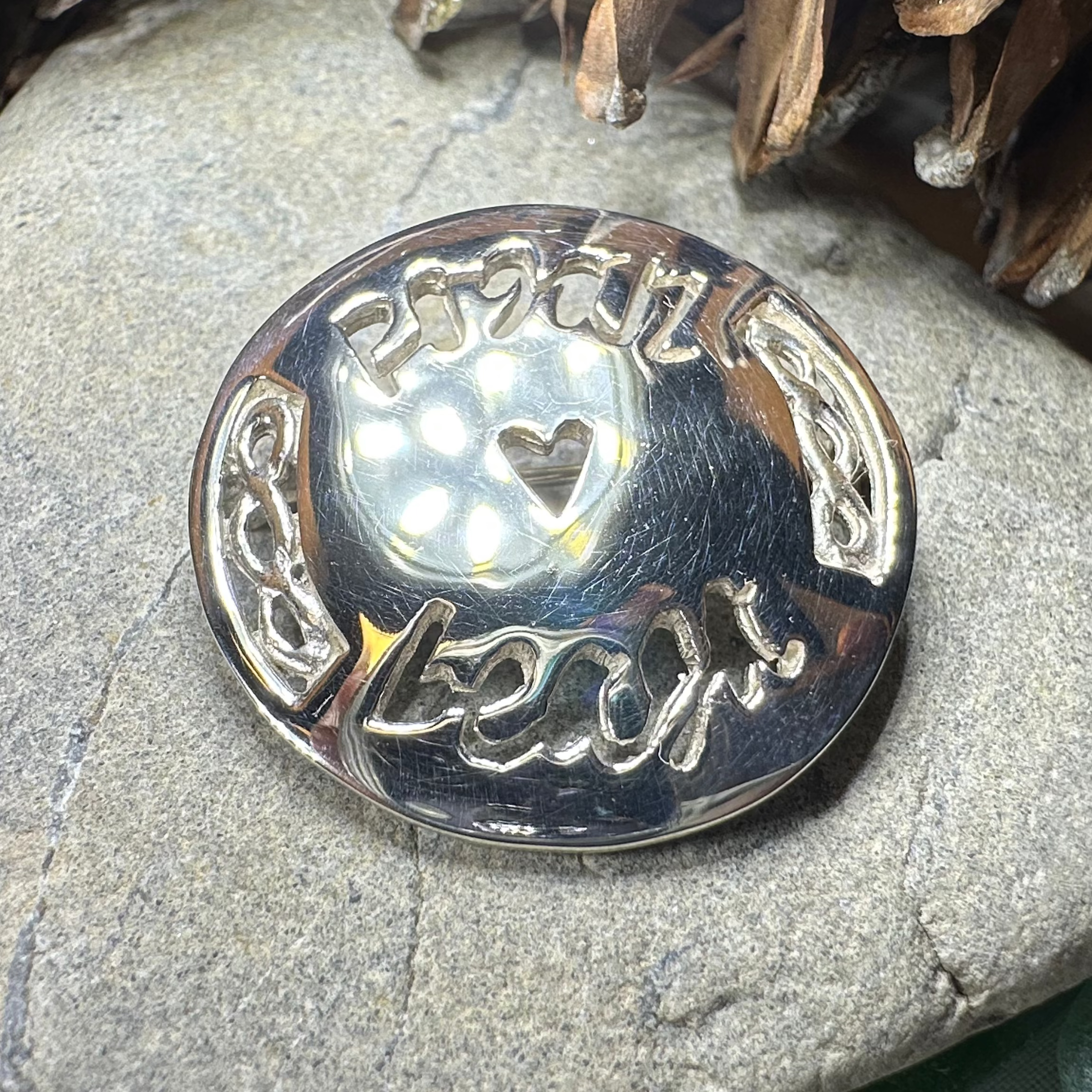 Scots Gaelic "Little Kisses" Brooch - Handmade in Scotland