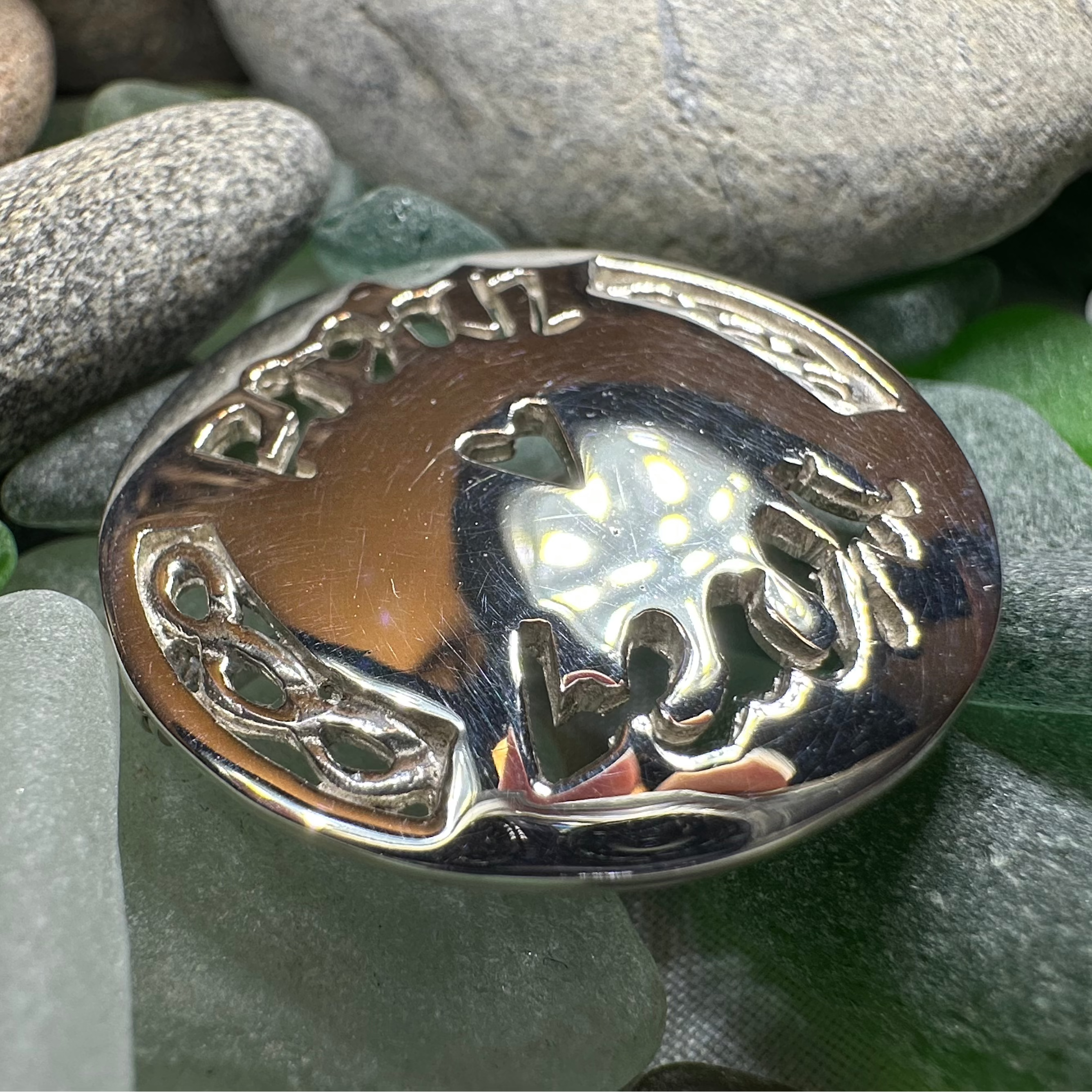 Scots Gaelic "Little Kisses" Brooch - Handmade in Scotland