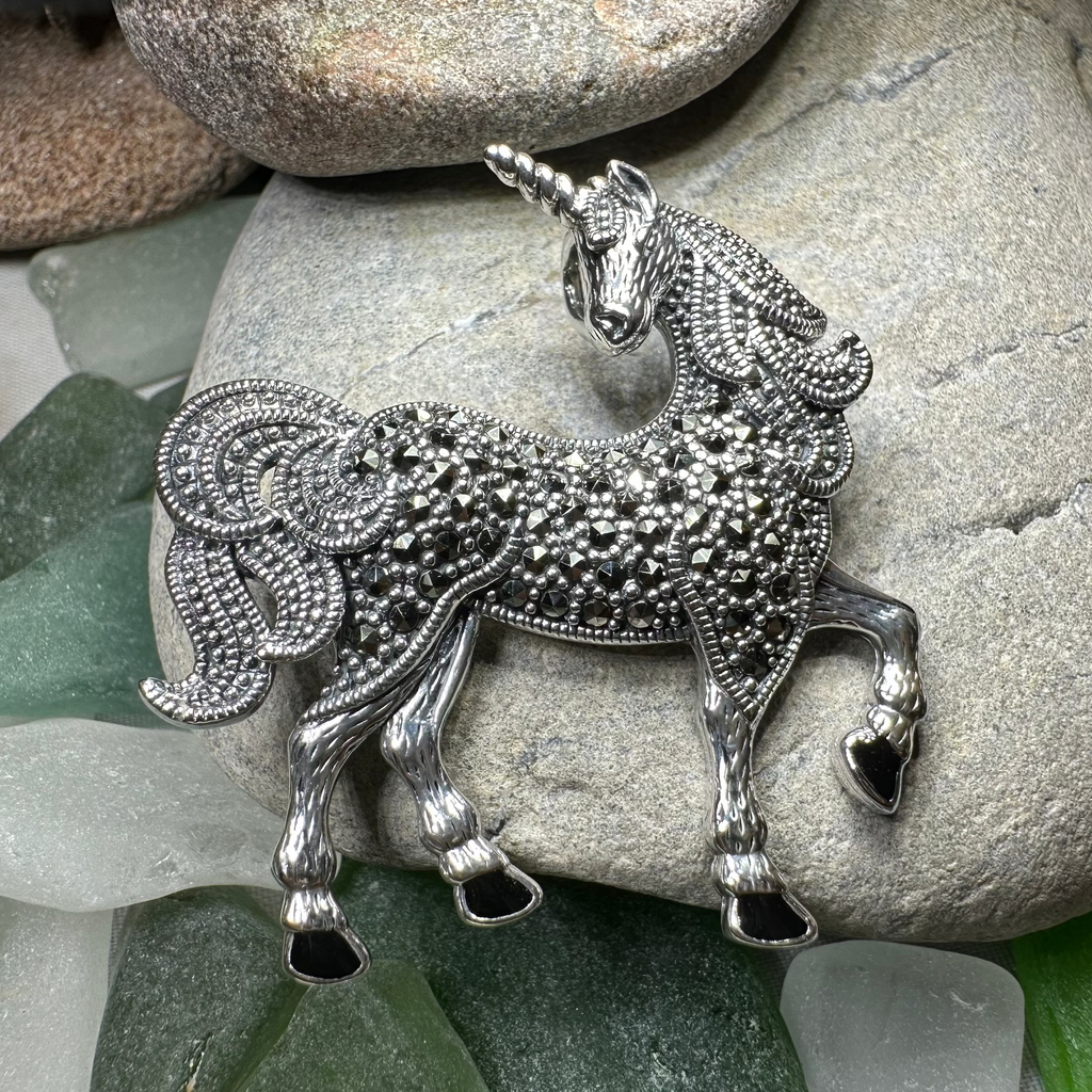 Elegant Unicorn of Scotland Pin