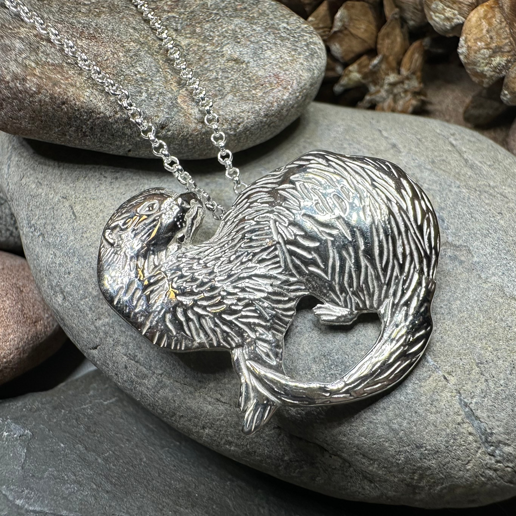 Dratsie Scottish Otter Necklace