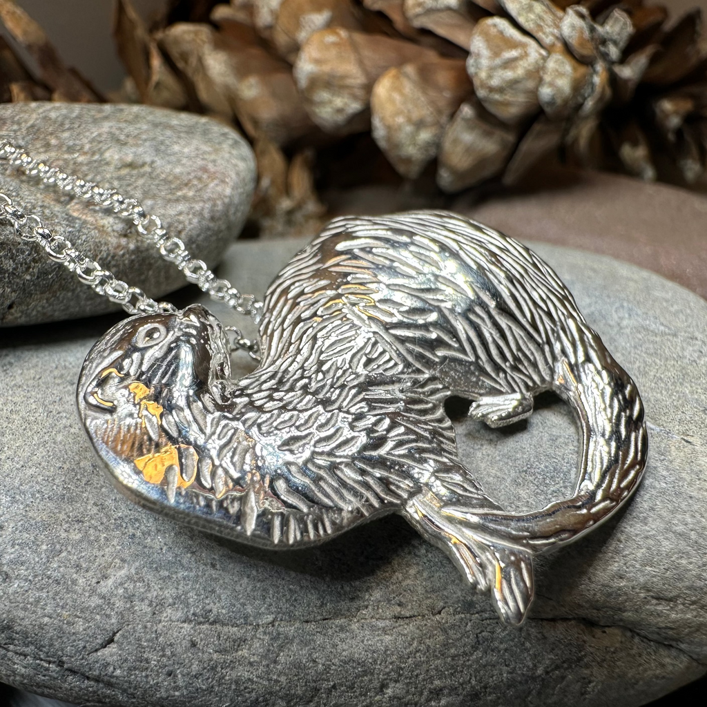 Dratsie Scottish Otter Necklace