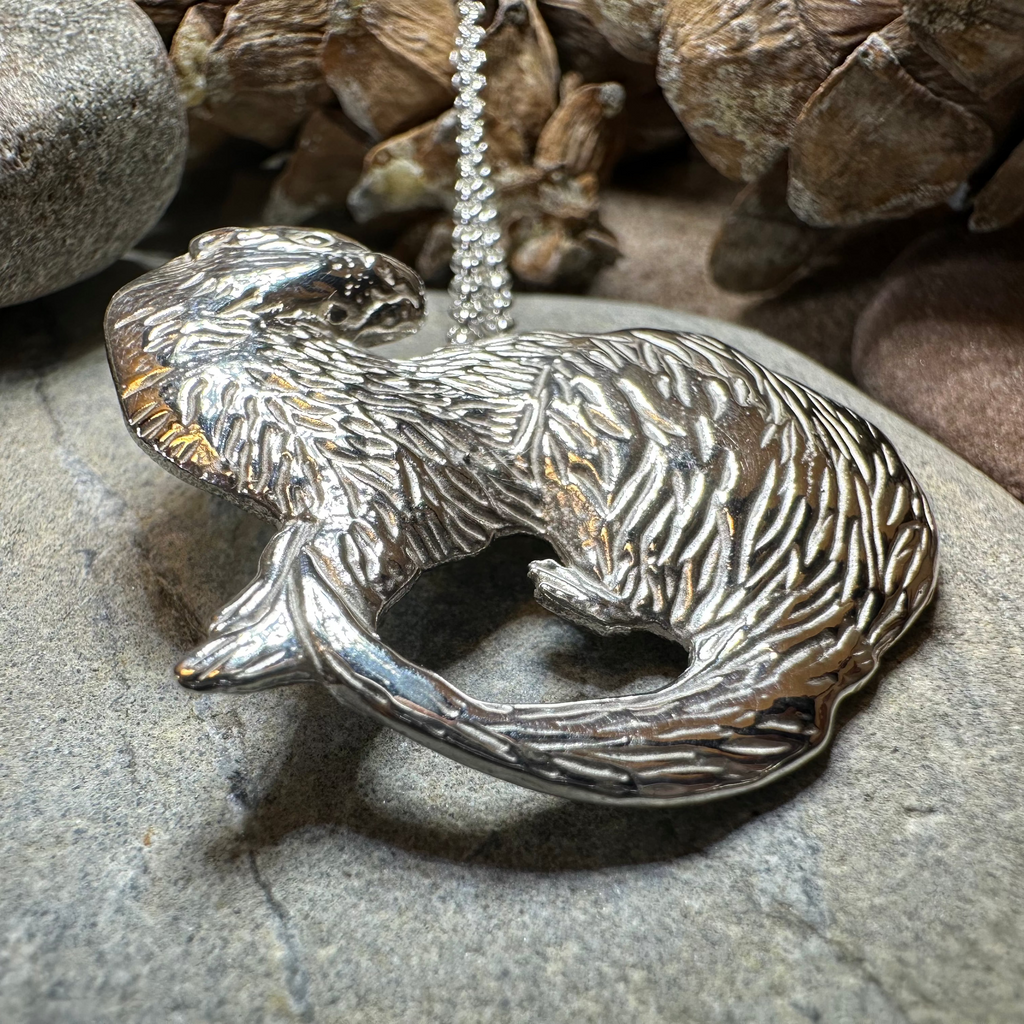 Dratsie Scottish Otter Necklace