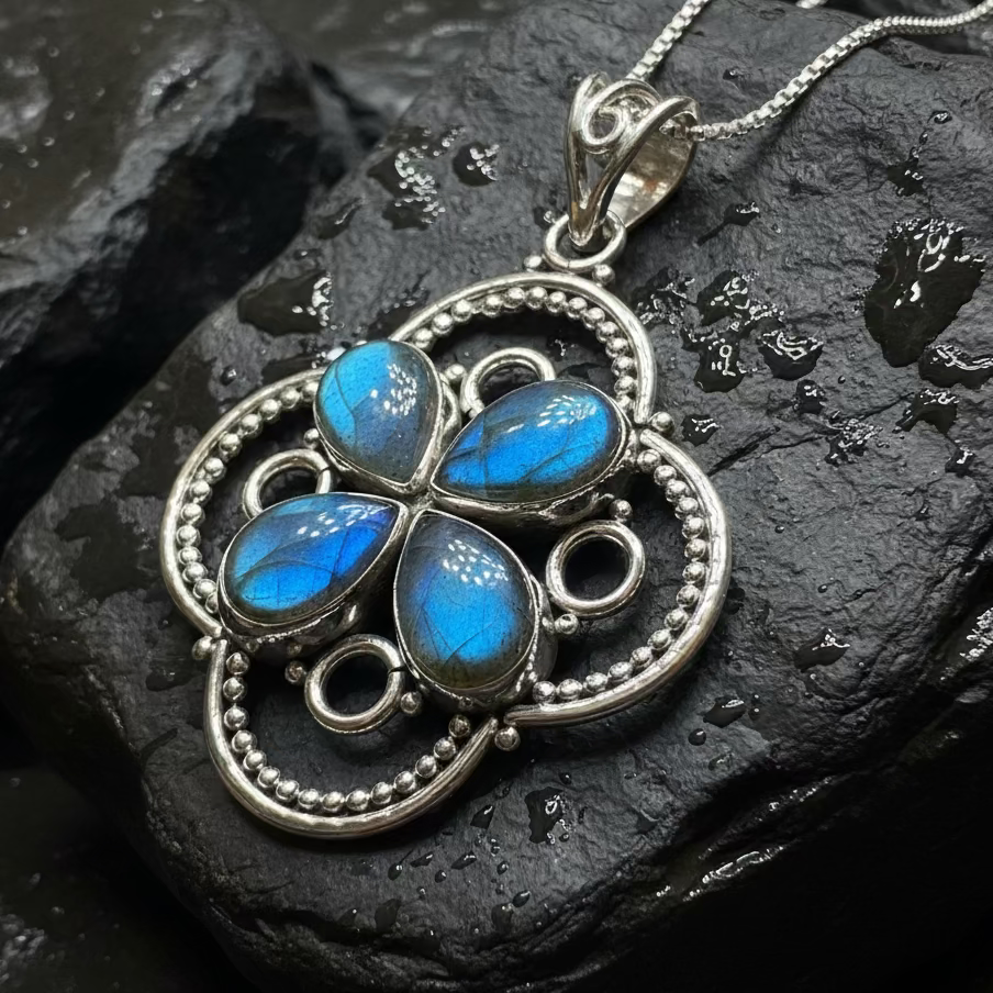 Astrid Aurora LabradoriteNecklace