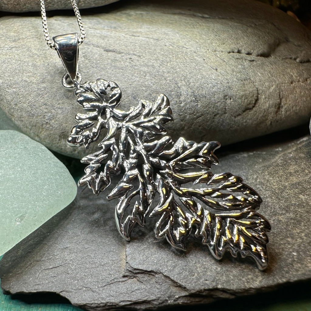 Derwen Oak Leaf Necklace