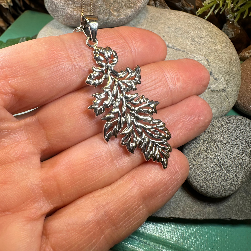 Derwen Oak Leaf Necklace