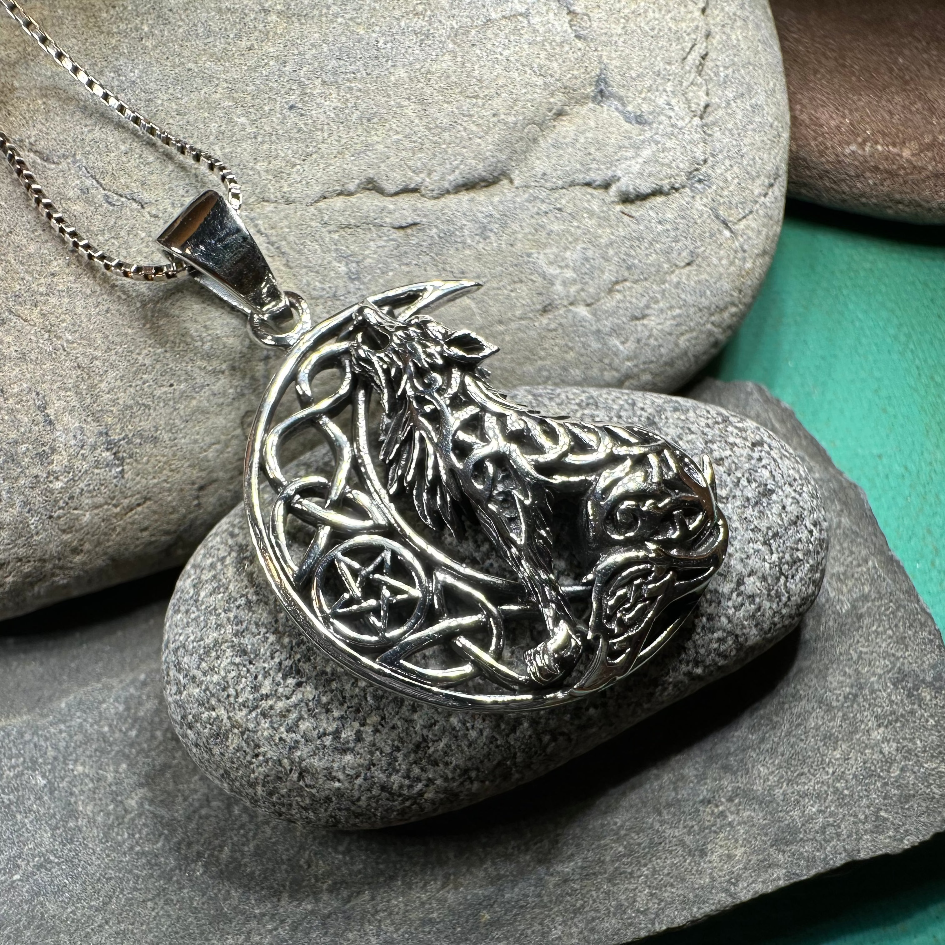 Mac Tíre Wolf Necklace