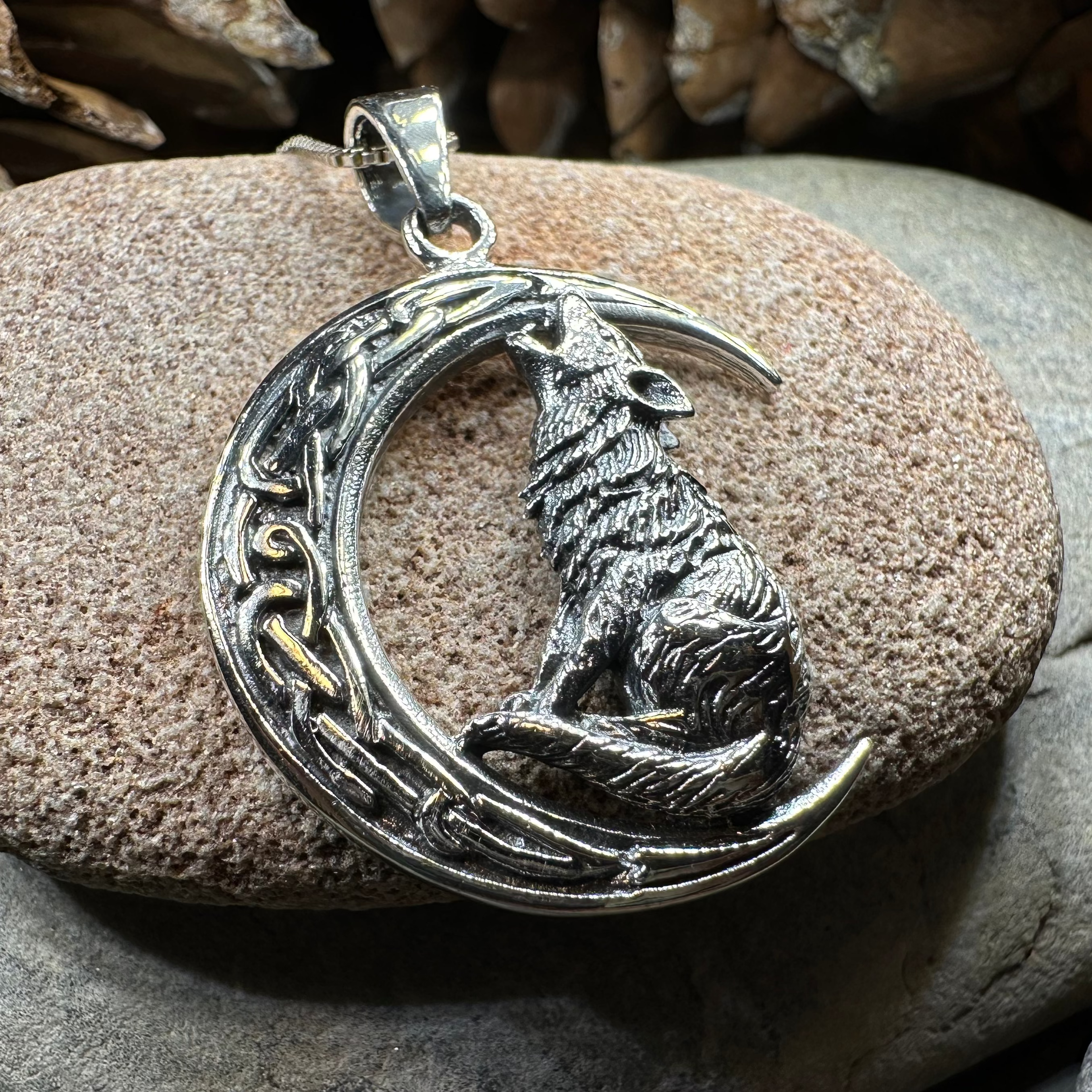 Nocturn Wolf Moon Necklace