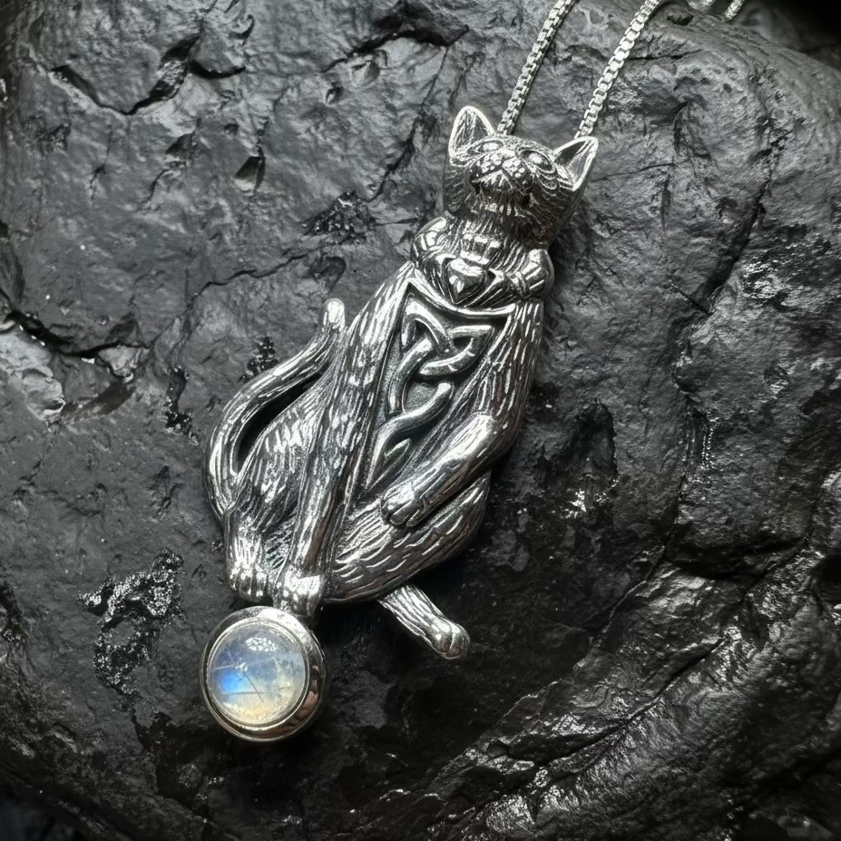 Claddagh Irish Cat Necklace