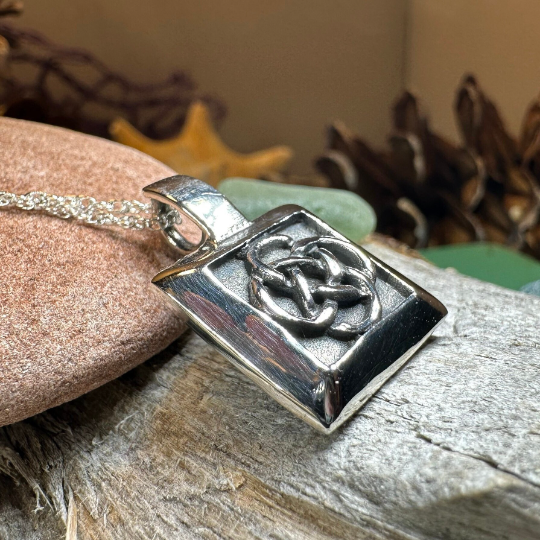 Dara Knot Necklace