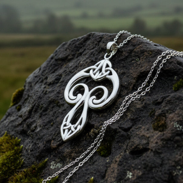 Yseult Celtic Knot Necklace in Sterling Silver