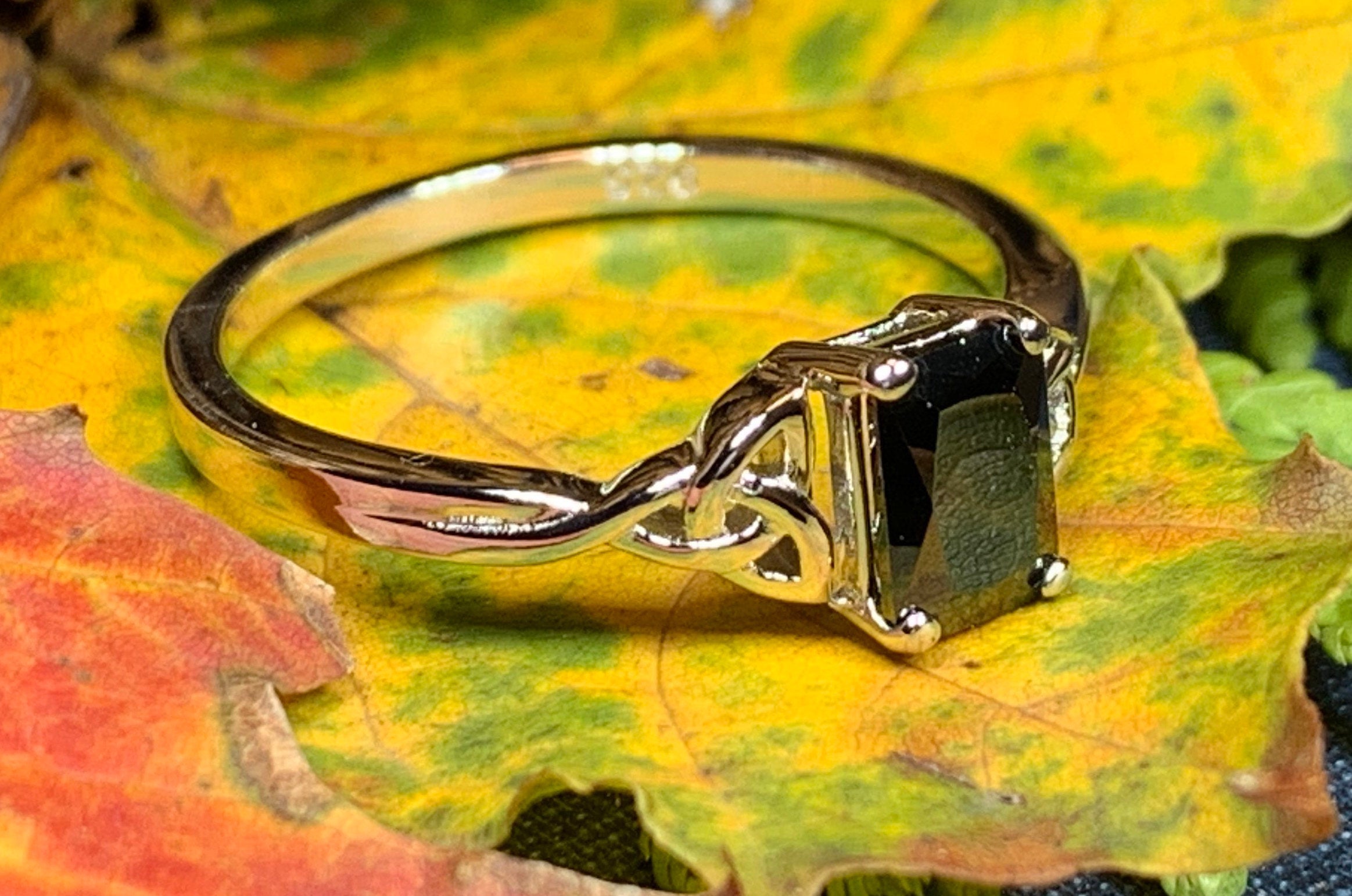 Solitaire Celtic Knot Ring