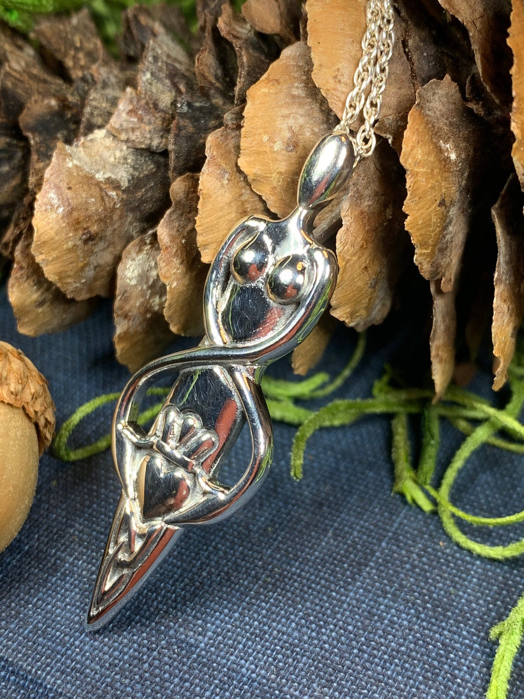 Danu Claddagh Necklace
