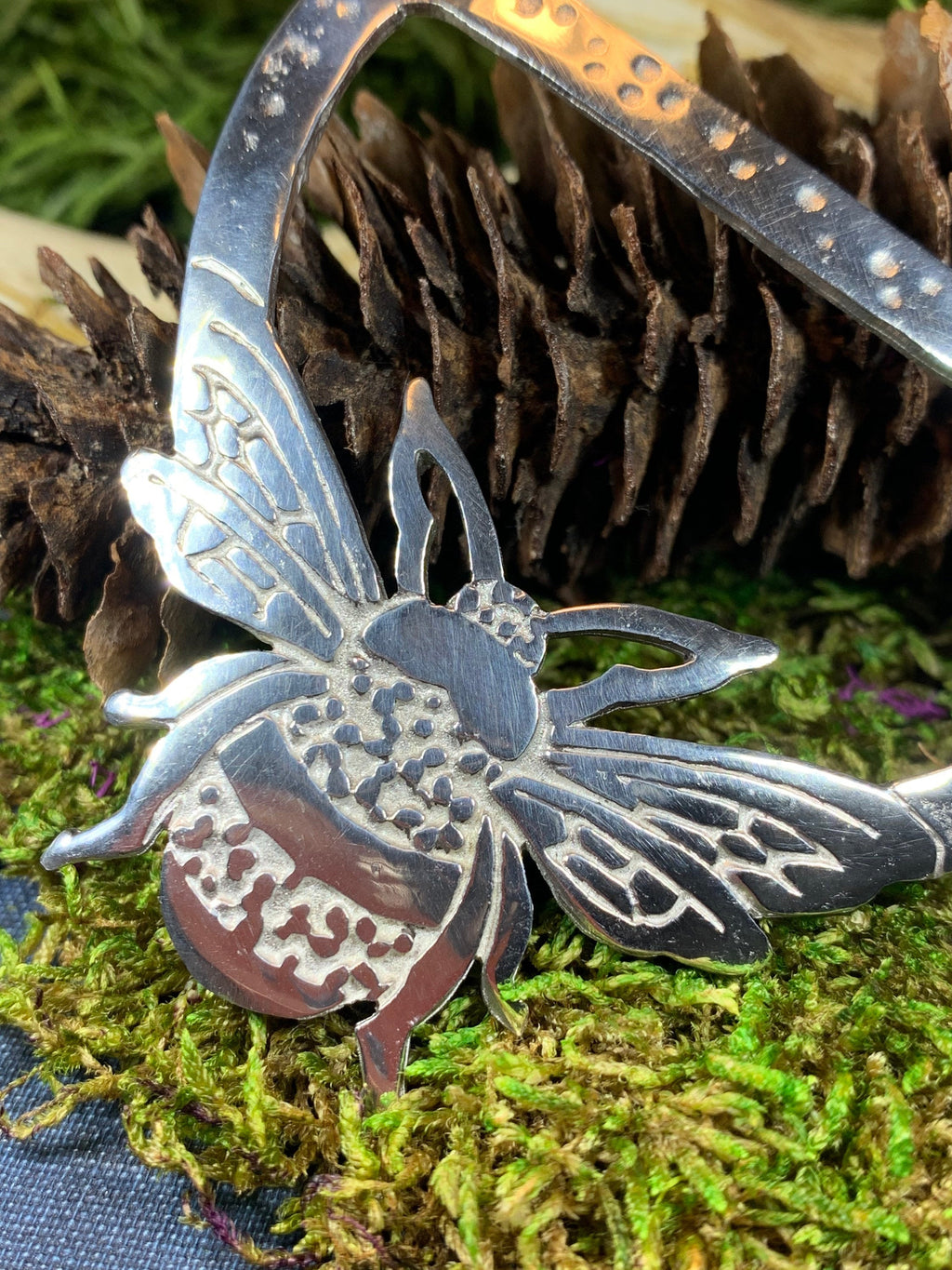 Bonnie Bee Pewter Scarf Ring - Handmade in Scotland