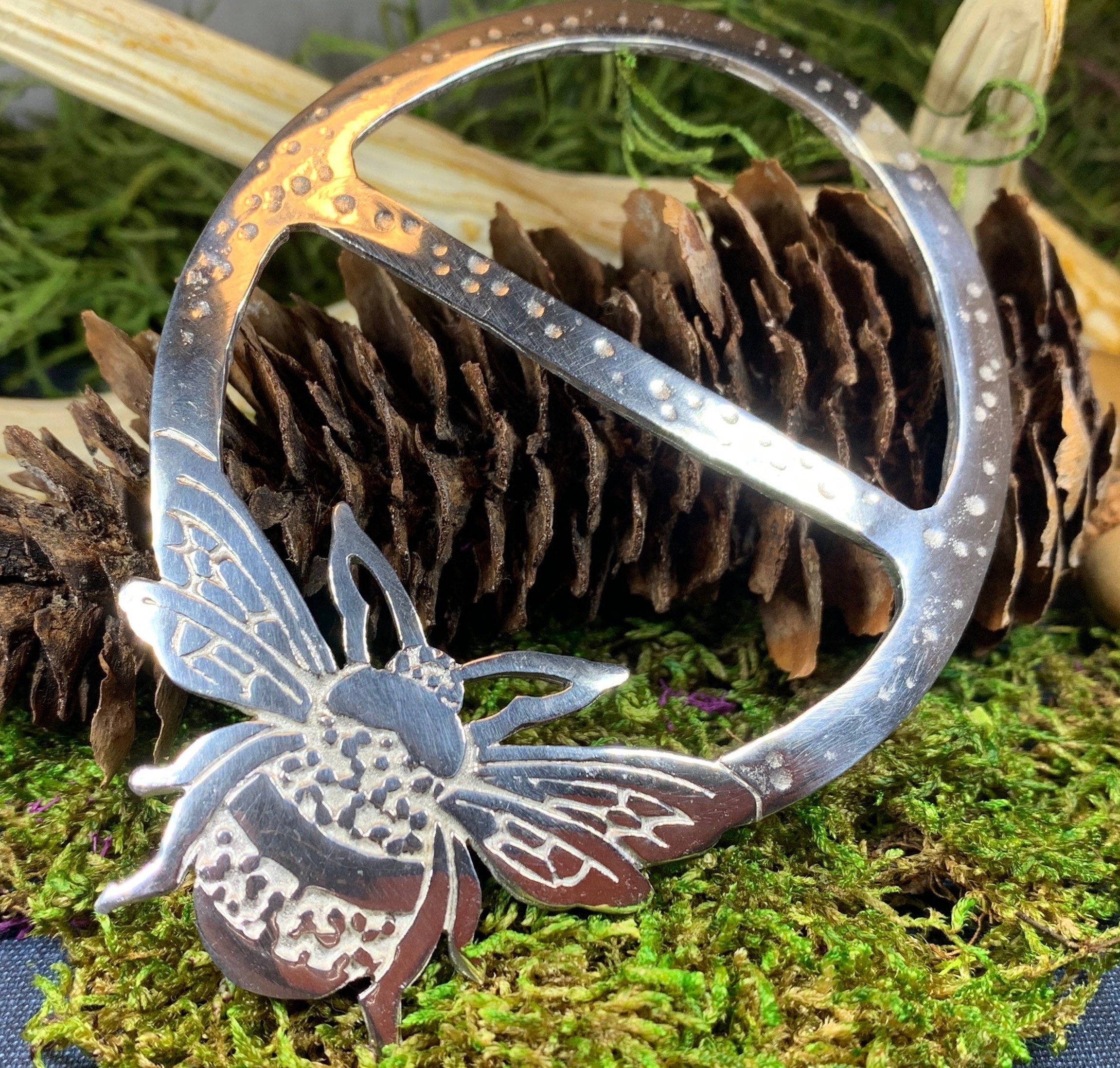 Bonnie Bee Pewter Scarf Ring - Handmade in Scotland