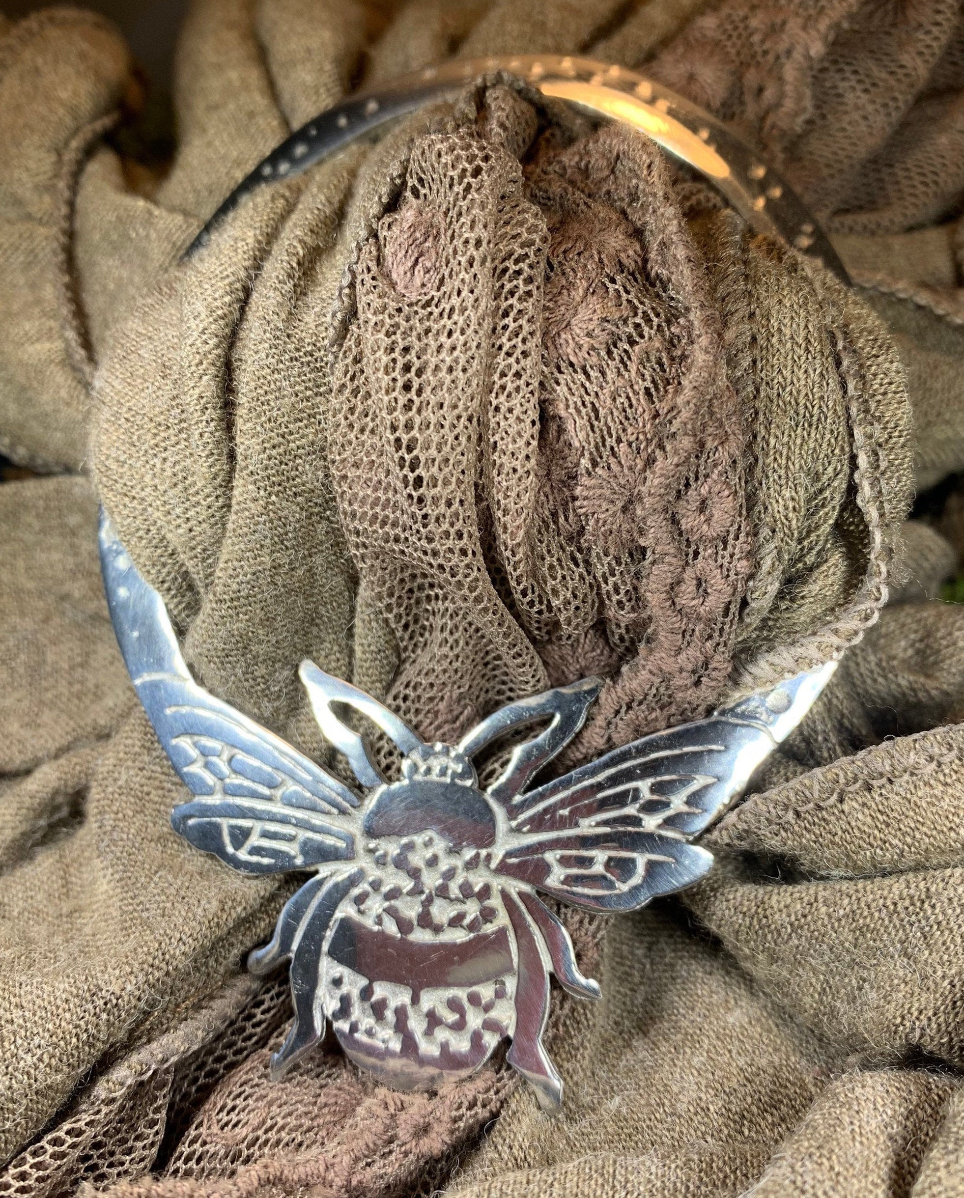 Bonnie Bee Pewter Scarf Ring - Handmade in Scotland