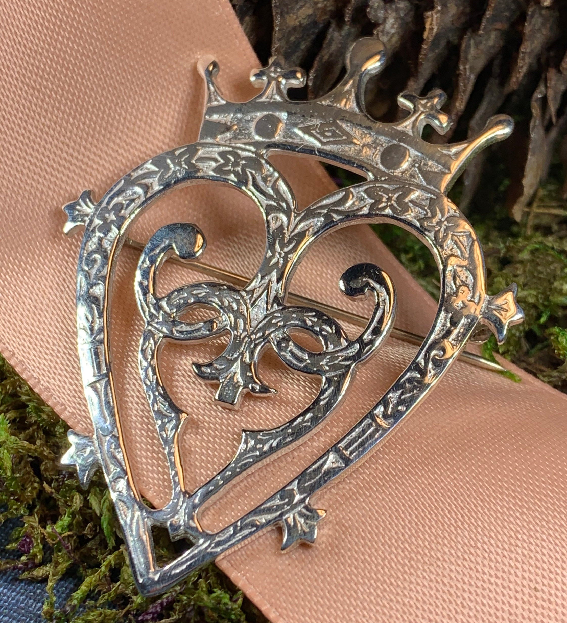 True Love Luckenbooth Brooch