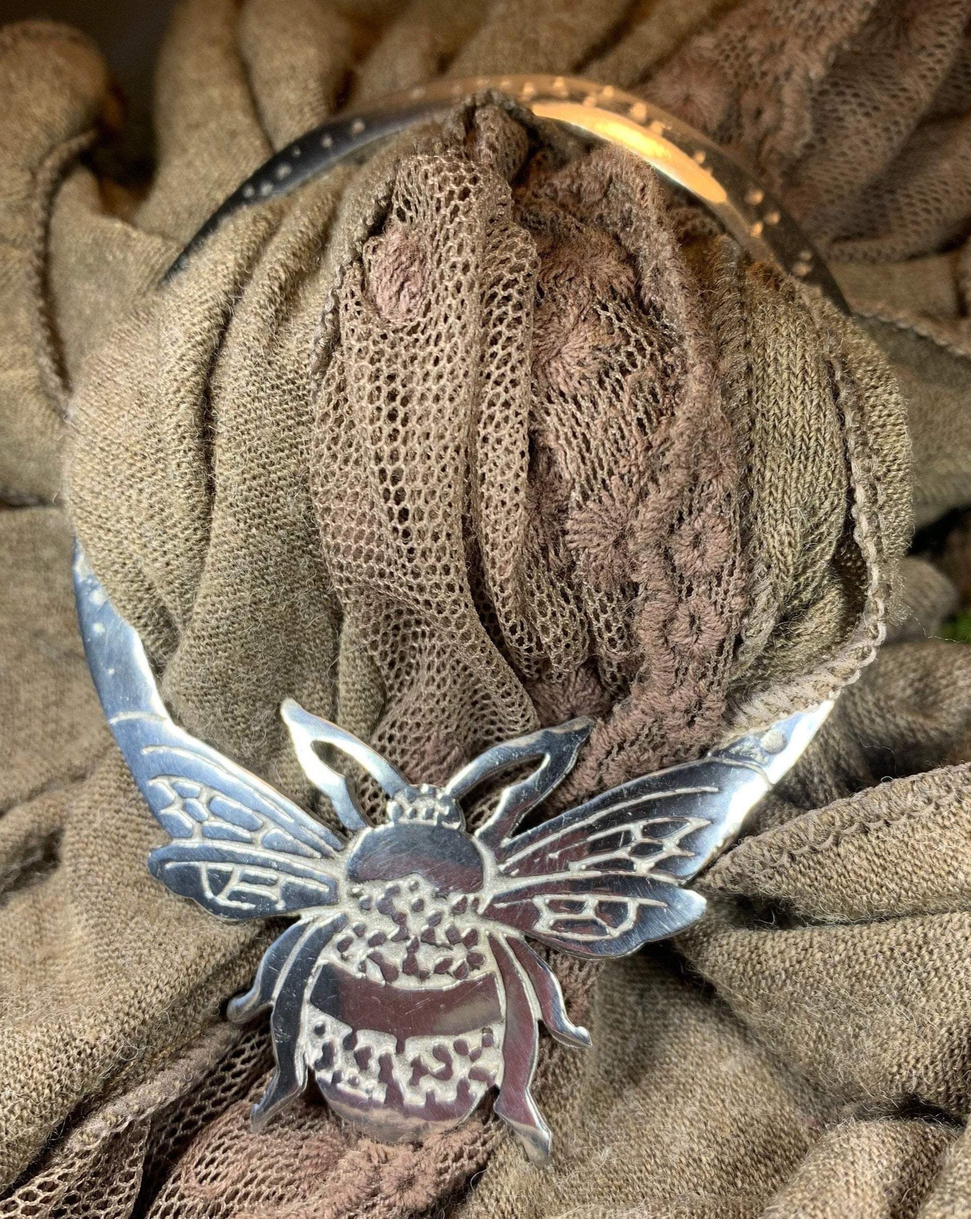 Bonnie Bee Pewter Scarf Ring - Handmade in Scotland