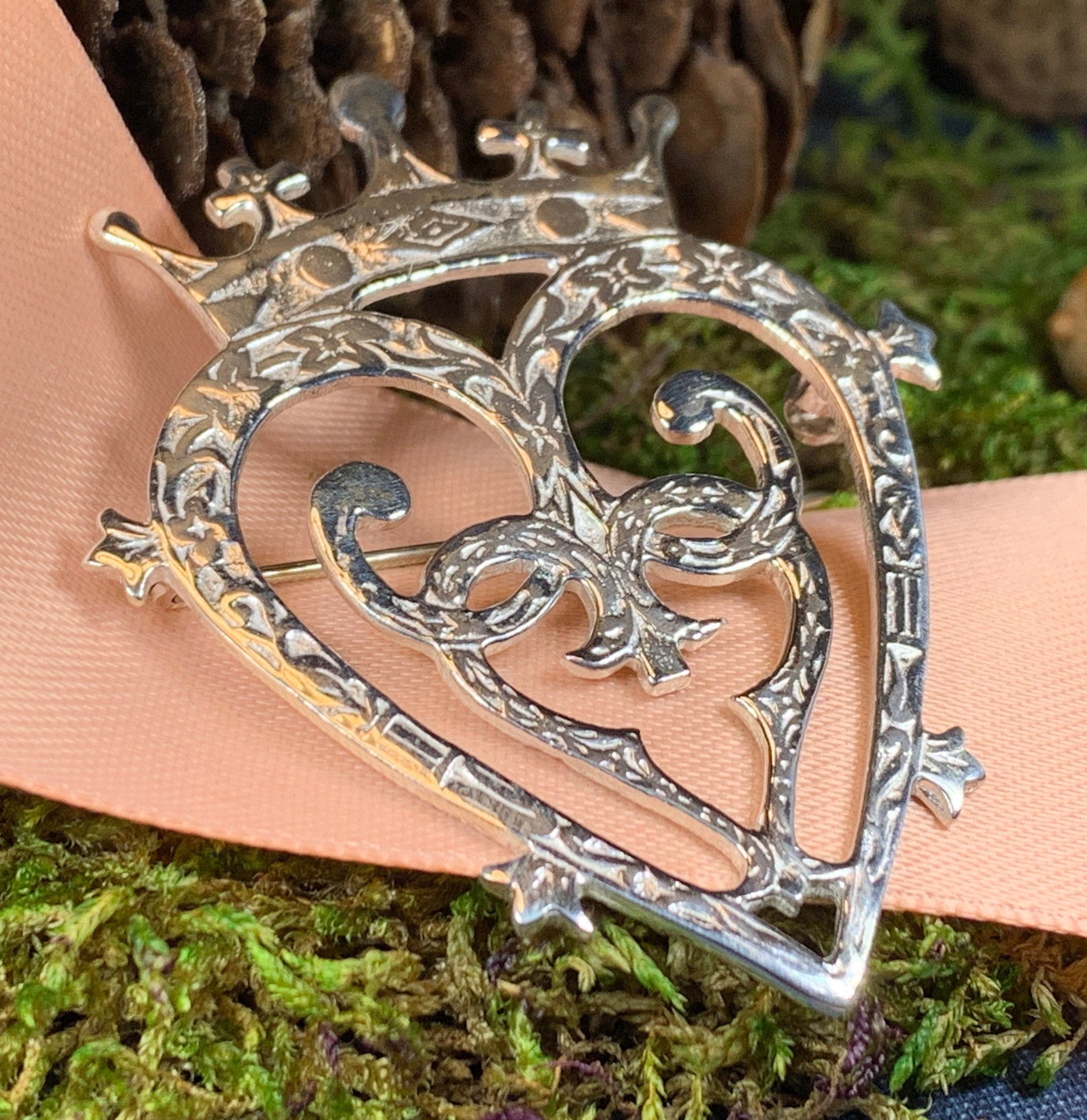 True Love Luckenbooth Brooch