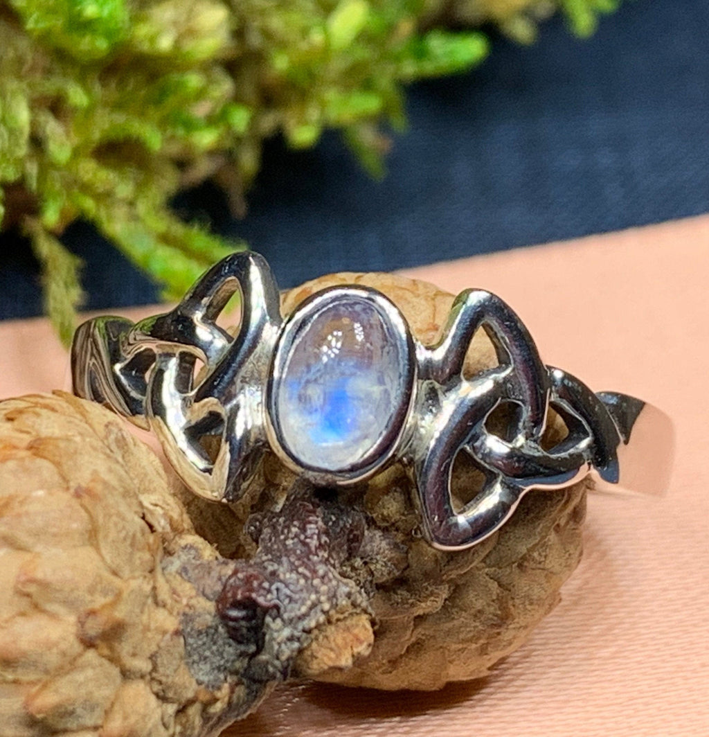 Damask Trinity Knot Moonstone Ring