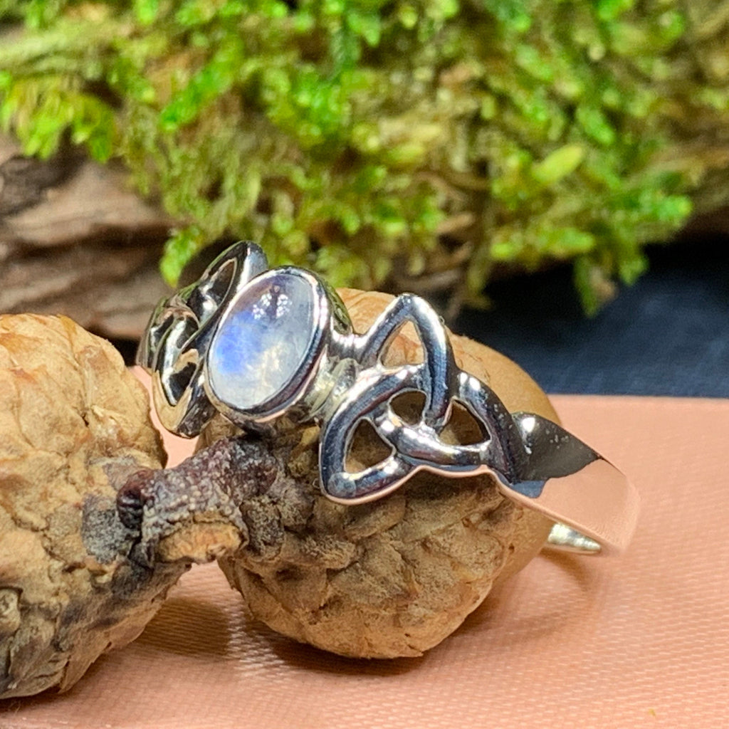 Damask Trinity Knot Moonstone Ring