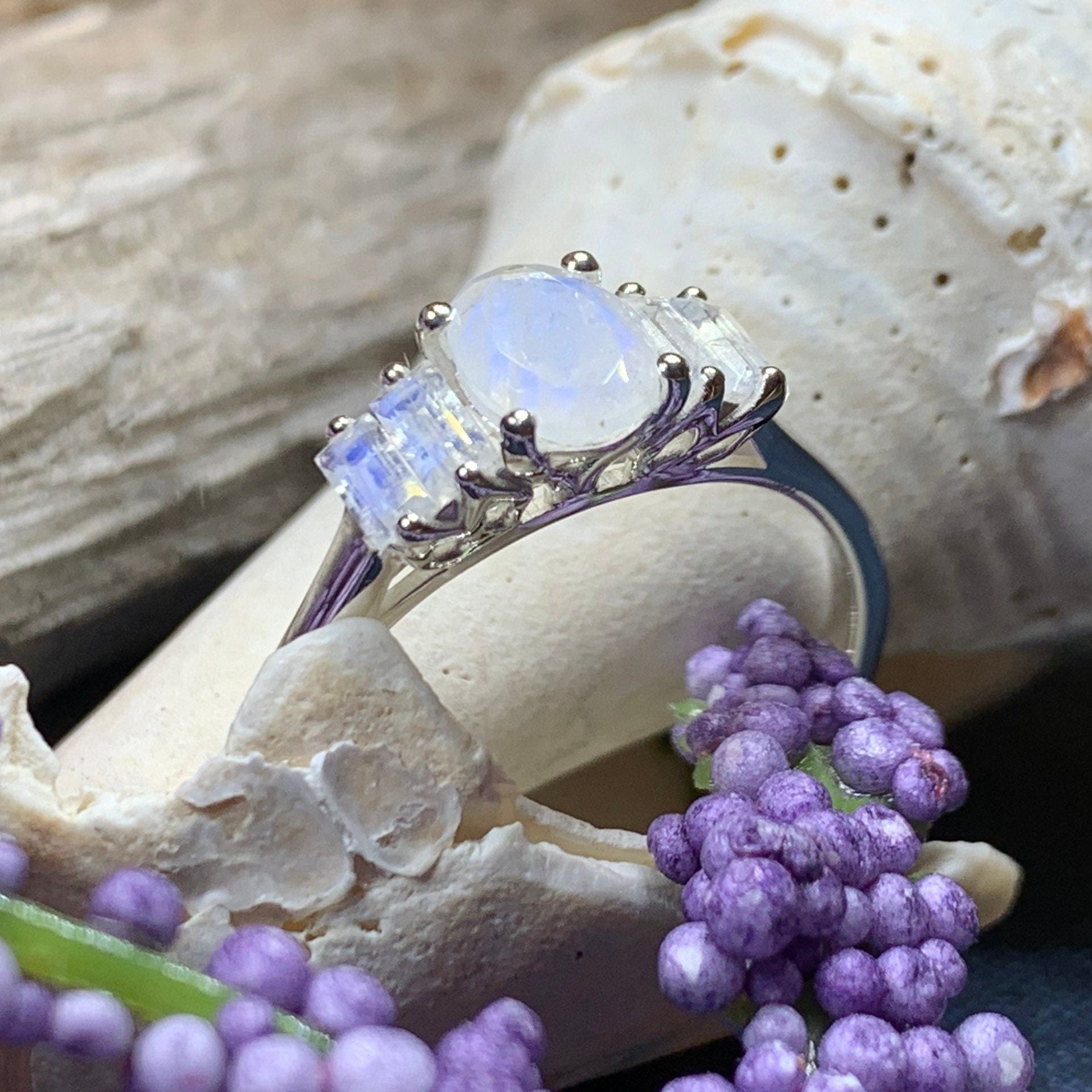 Luna Di Moonstone Ring,
