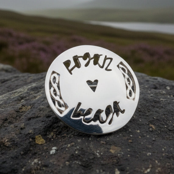 Scots Gaelic "Little Kisses" Brooch - Handmade in Scotland