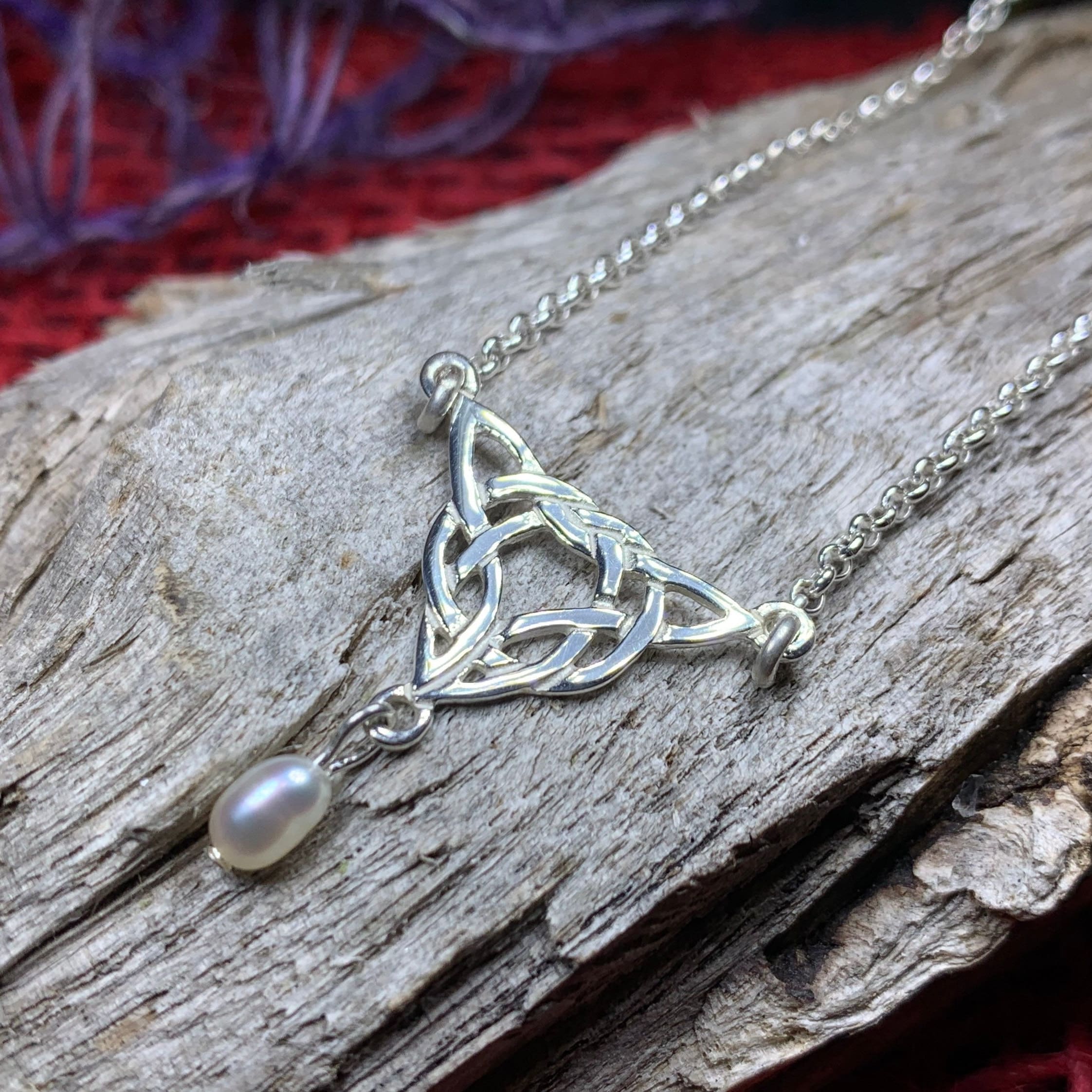 Neamhnaid Celtic Knot Pearl Necklace