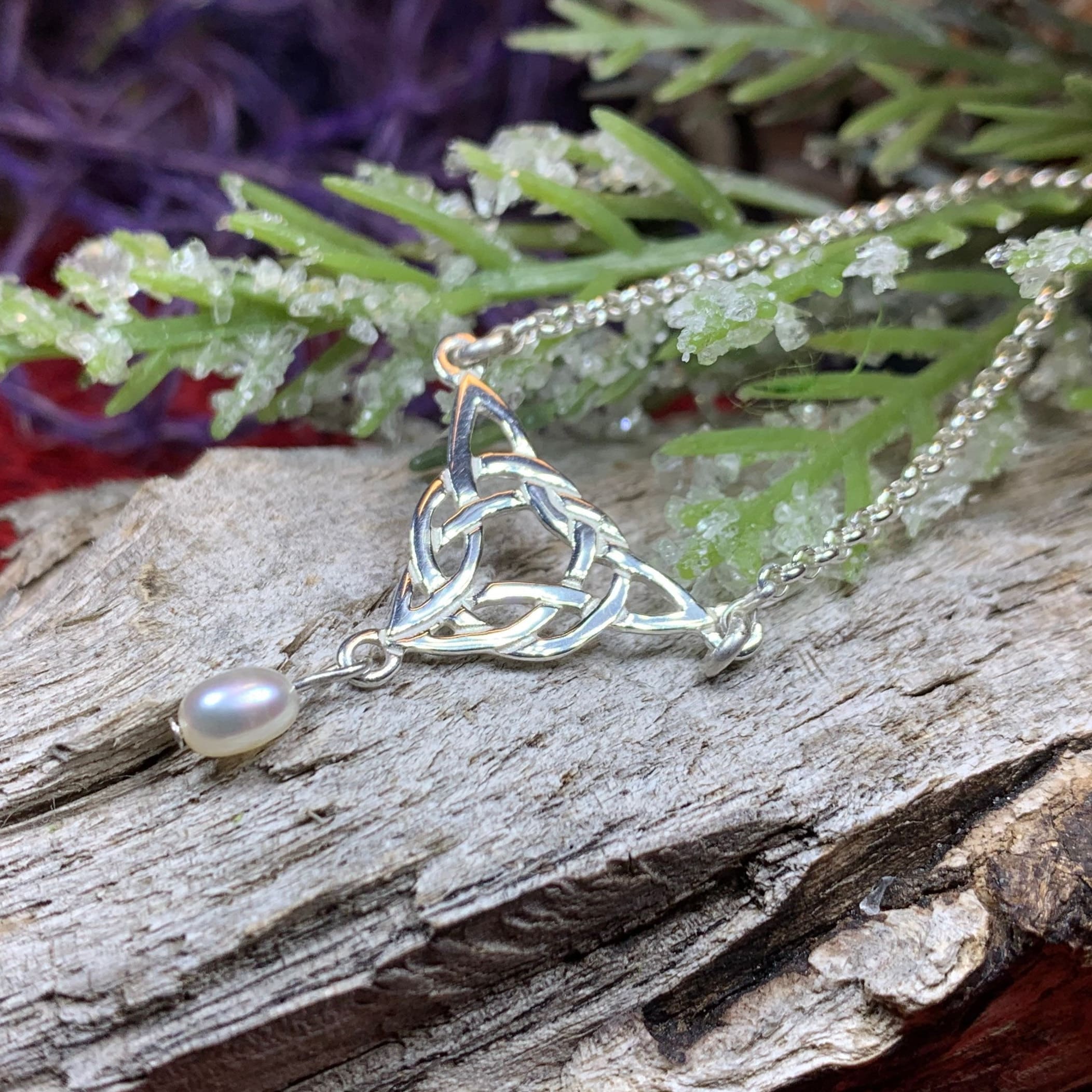 Neamhnaid Celtic Knot Pearl Necklace