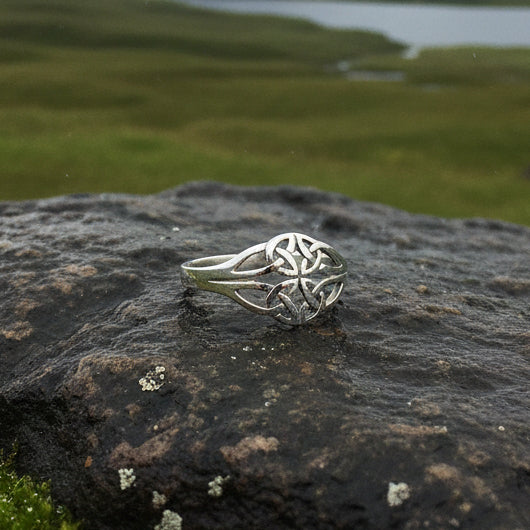 Eiyen Celtic Knot Ring in Sterling Silver