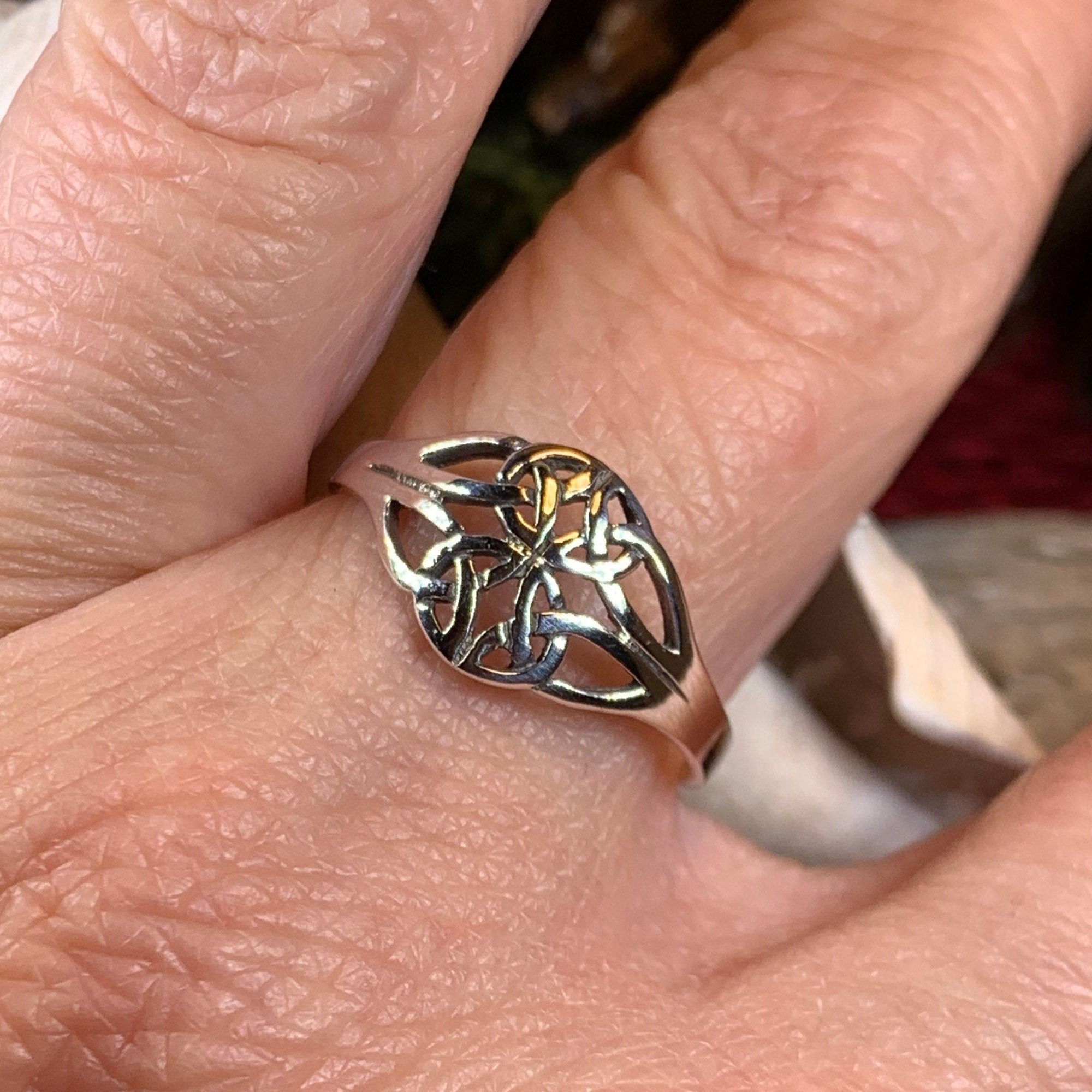 Eiyen Celtic Knot Ring in Sterling Silver