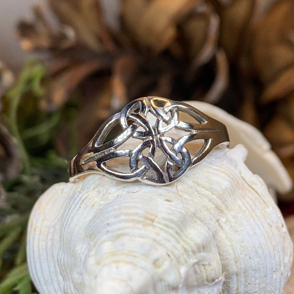 Eiyen Celtic Knot Ring in Sterling Silver
