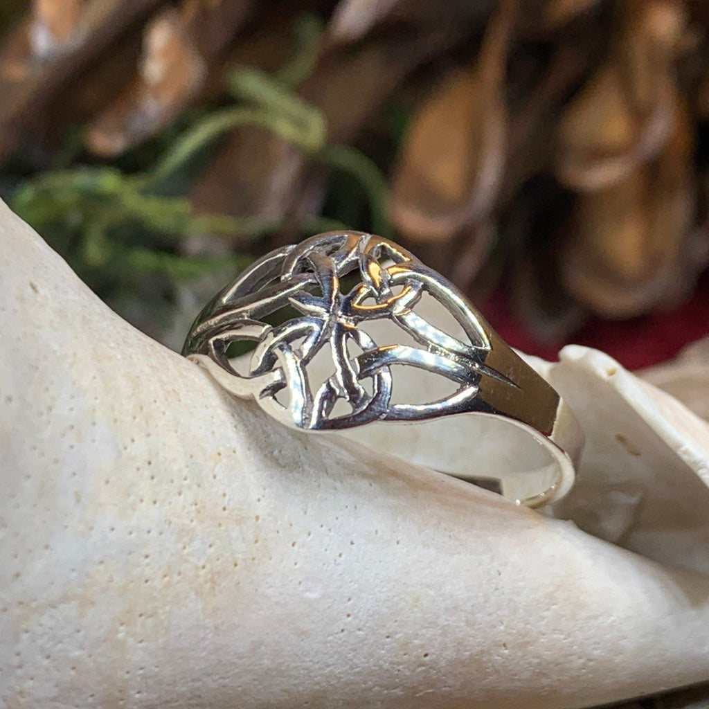 Eiyen Celtic Knot Ring in Sterling Silver