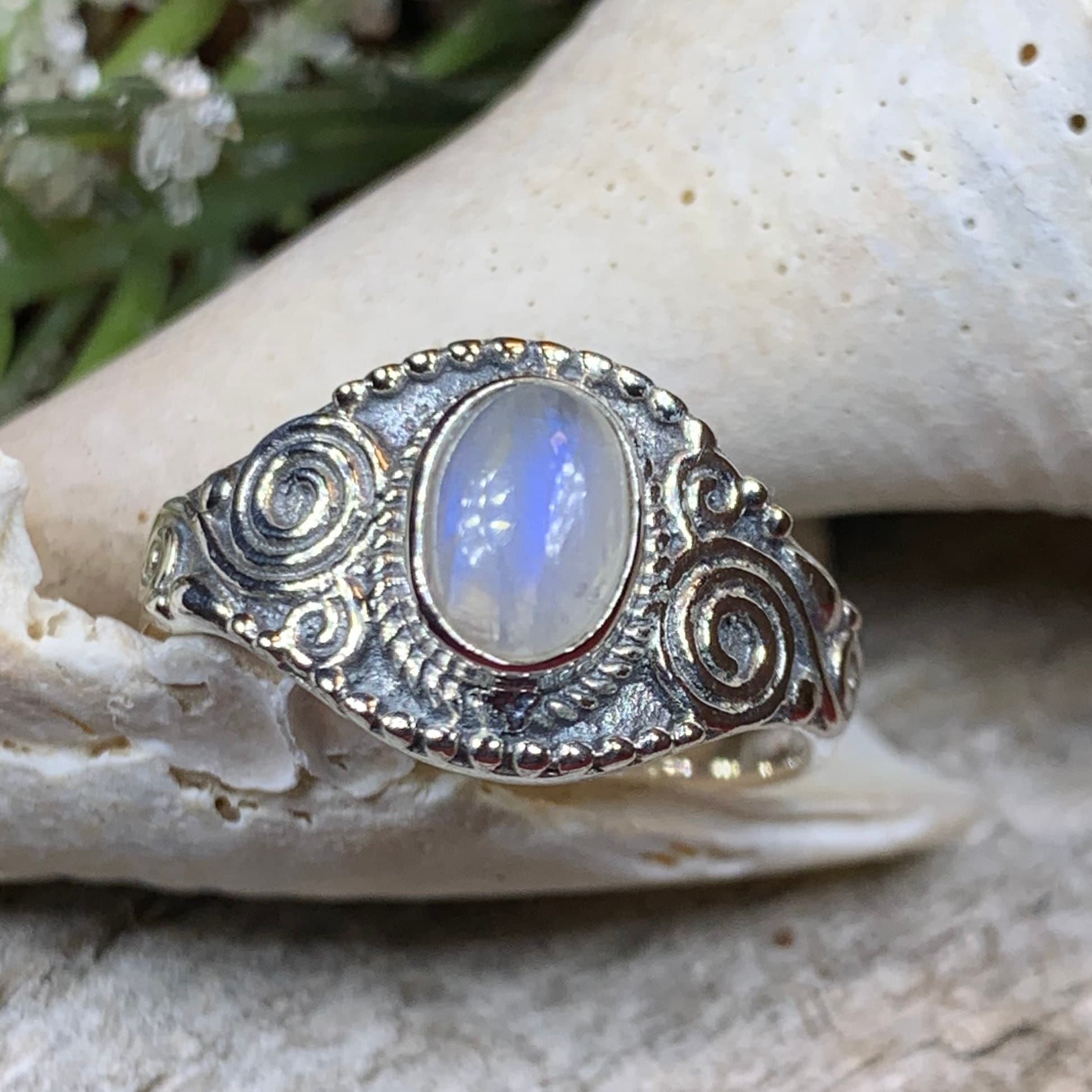 Dynaria Celtic Spiral Ring