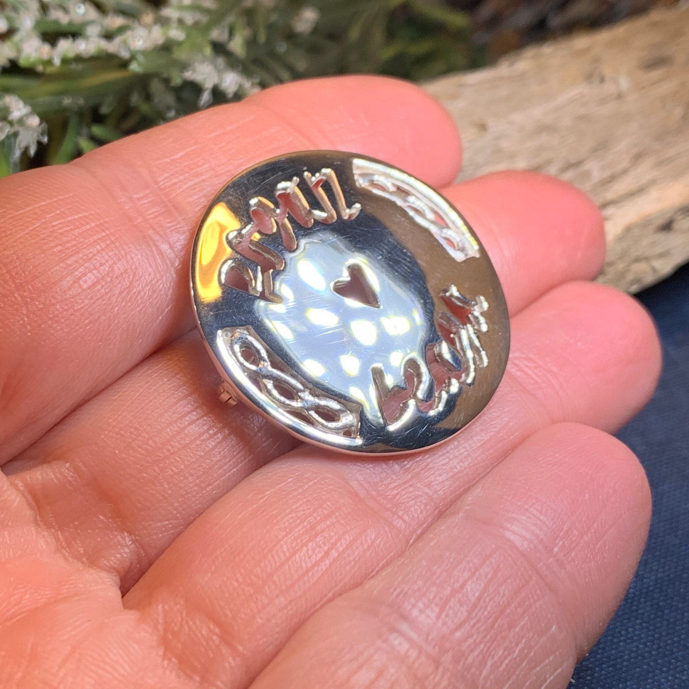 Scots Gaelic "Little Kisses" Brooch - Handmade in Scotland