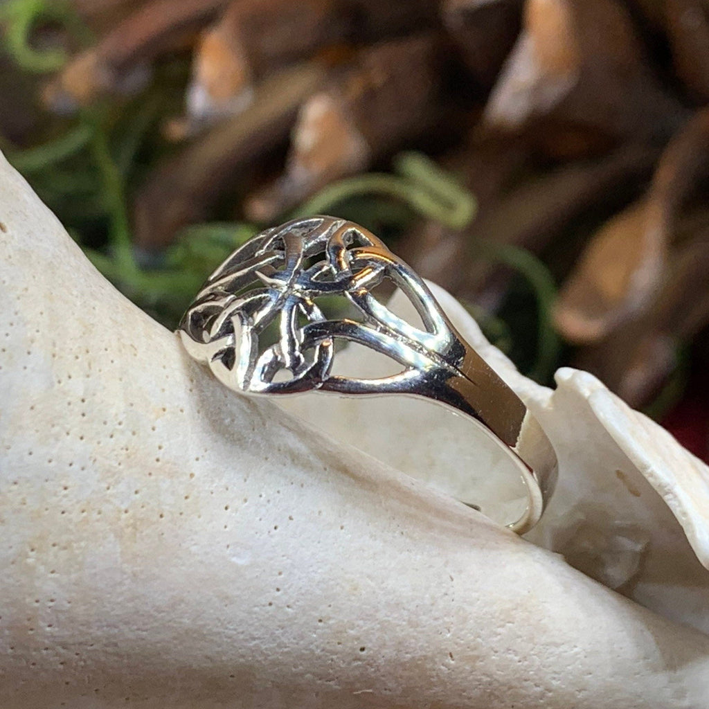 Eiyen Celtic Knot Ring in Sterling Silver
