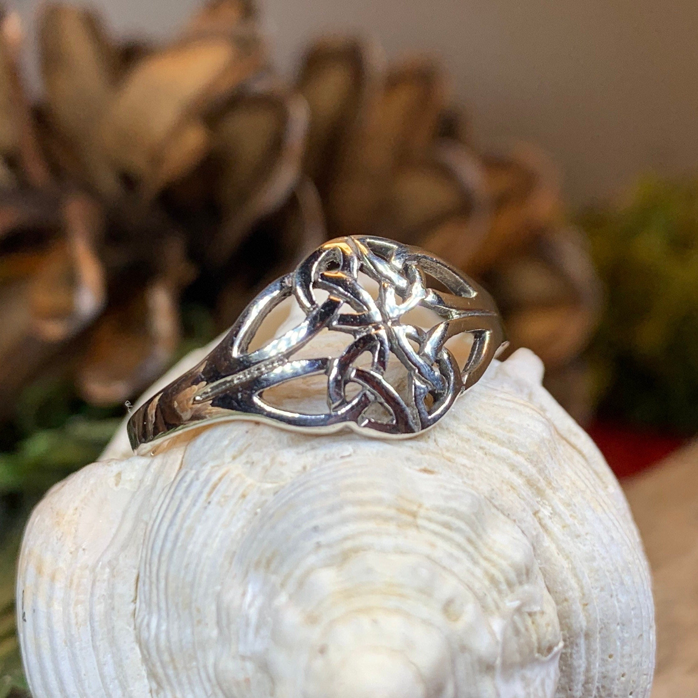 Eiyen Celtic Knot Ring in Sterling Silver