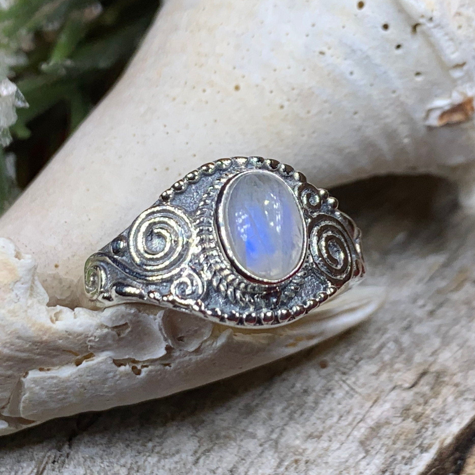 Dynaria Celtic Spiral Ring