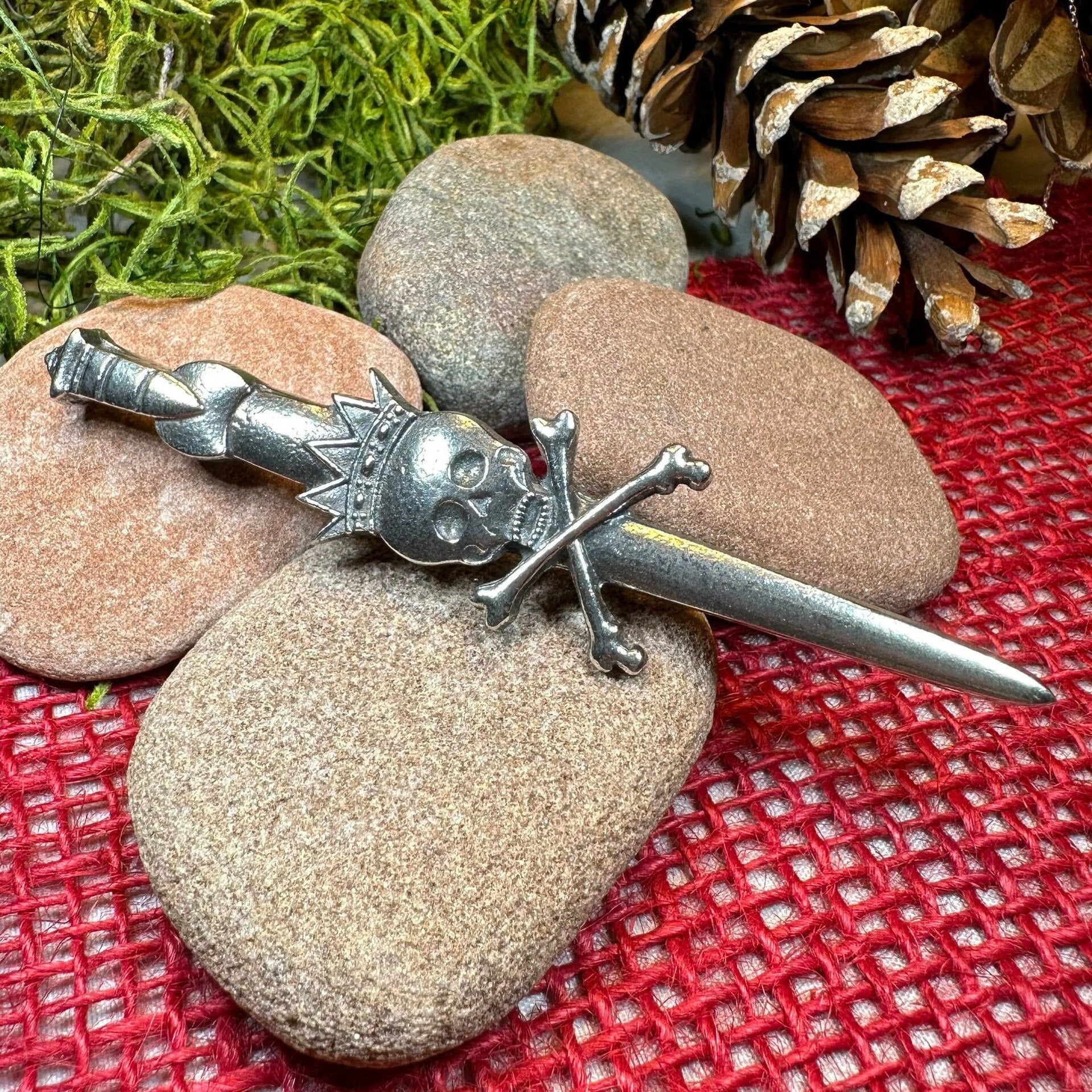 Scottish Skull Kilt Pin