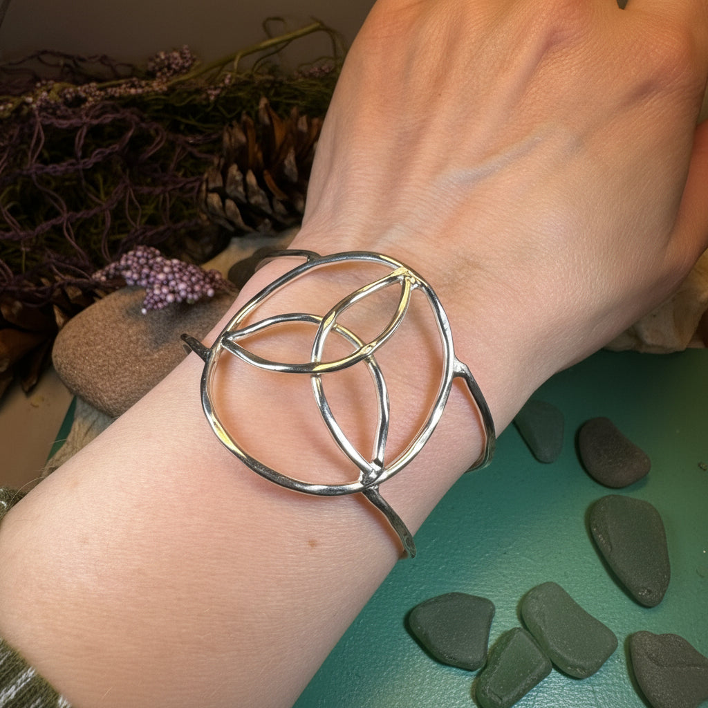Trinity Knot Cage Bracelet